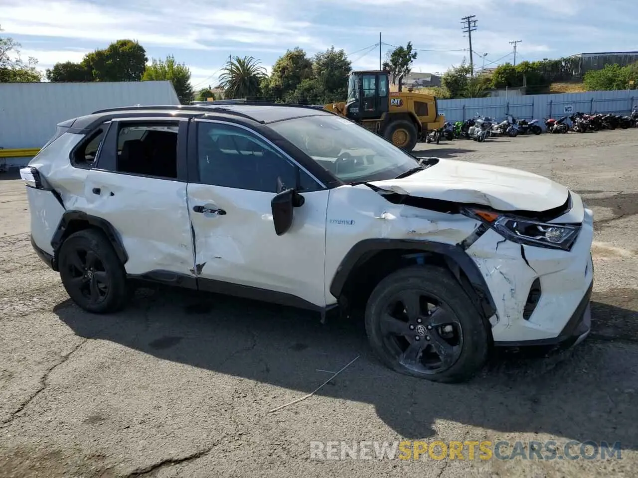 4 Photograph of a damaged car 2T3E6RFV3MW028727 TOYOTA RAV4 2021