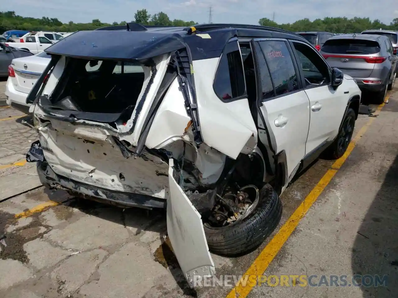 4 Photograph of a damaged car 2T3E6RFV4MW003562 TOYOTA RAV4 2021