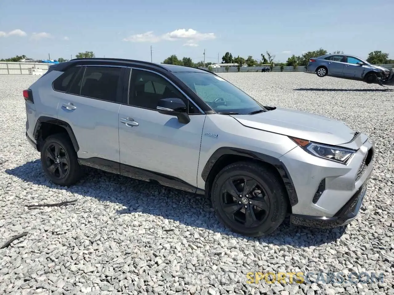 4 Photograph of a damaged car 2T3E6RFV4MW017302 TOYOTA RAV4 2021