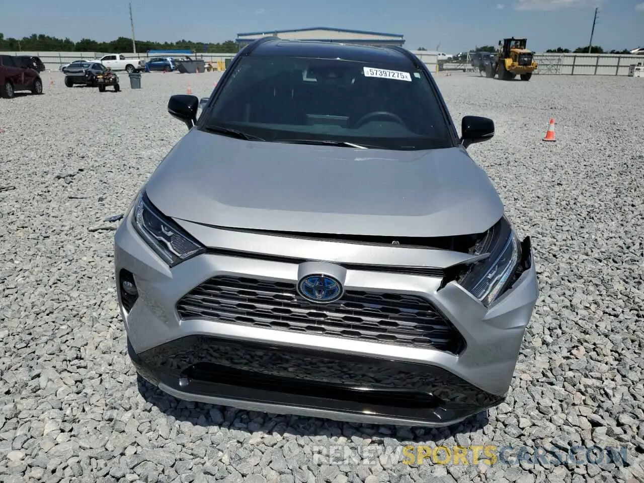 5 Photograph of a damaged car 2T3E6RFV4MW017302 TOYOTA RAV4 2021
