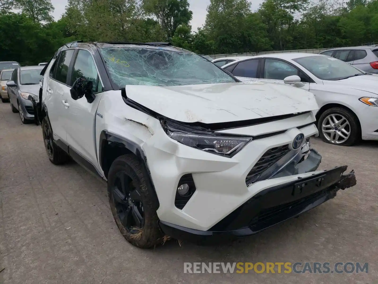 1 Photograph of a damaged car 2T3E6RFV6MW016667 TOYOTA RAV4 2021