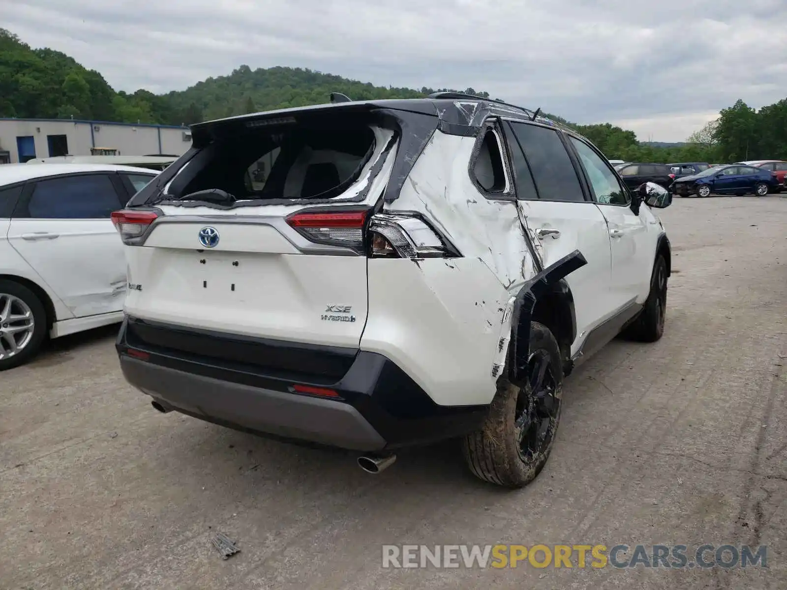 4 Photograph of a damaged car 2T3E6RFV6MW016667 TOYOTA RAV4 2021