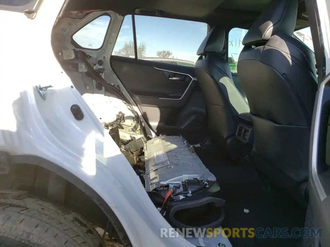 6 Photograph of a damaged car 2T3E6RFV8MW018145 TOYOTA RAV4 2021