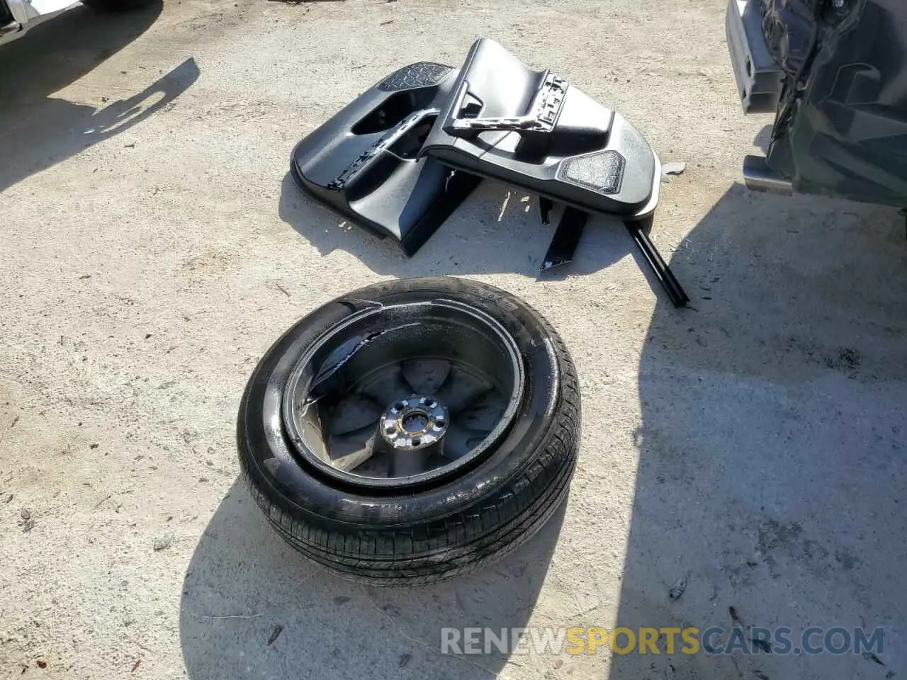 13 Photograph of a damaged car 2T3E6RFV9MW005484 TOYOTA RAV4 2021