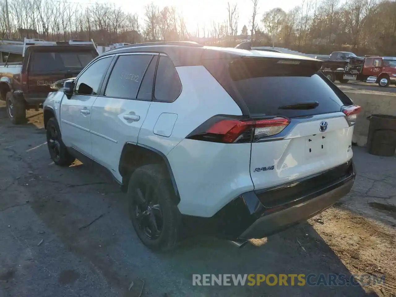 2 Photograph of a damaged car 2T3E6RFV9MW005517 TOYOTA RAV4 2021