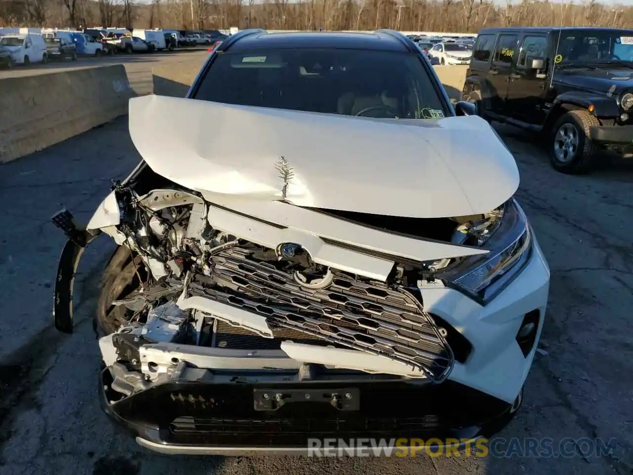 5 Photograph of a damaged car 2T3E6RFV9MW005517 TOYOTA RAV4 2021