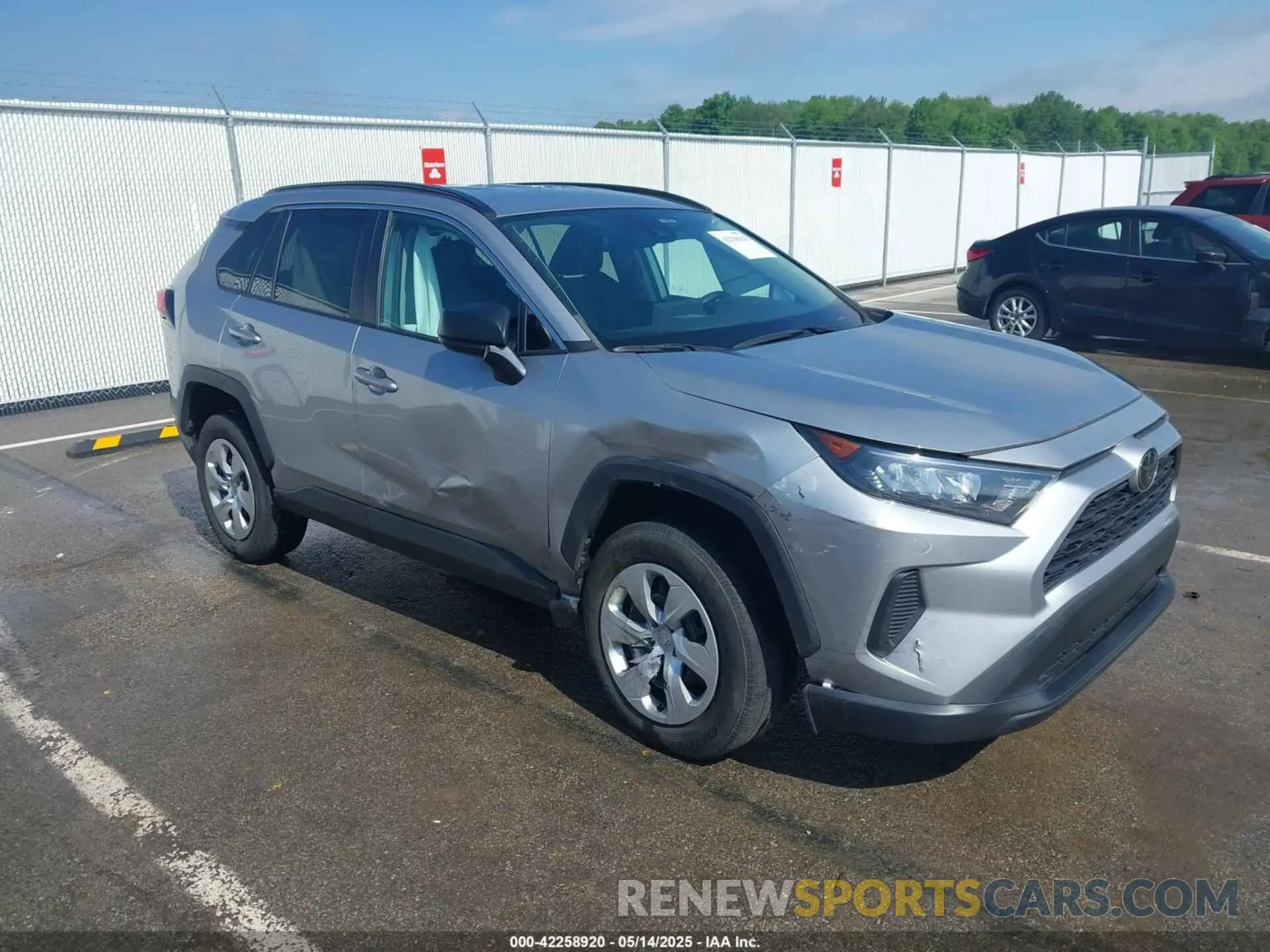 1 Photograph of a damaged car 2T3F1RFV0MC142978 TOYOTA RAV4 2021