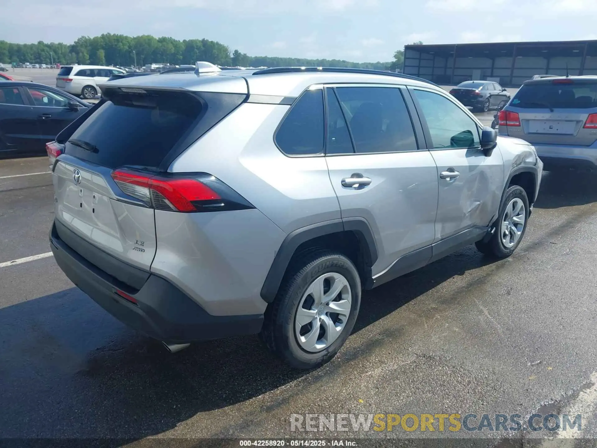 4 Photograph of a damaged car 2T3F1RFV0MC142978 TOYOTA RAV4 2021