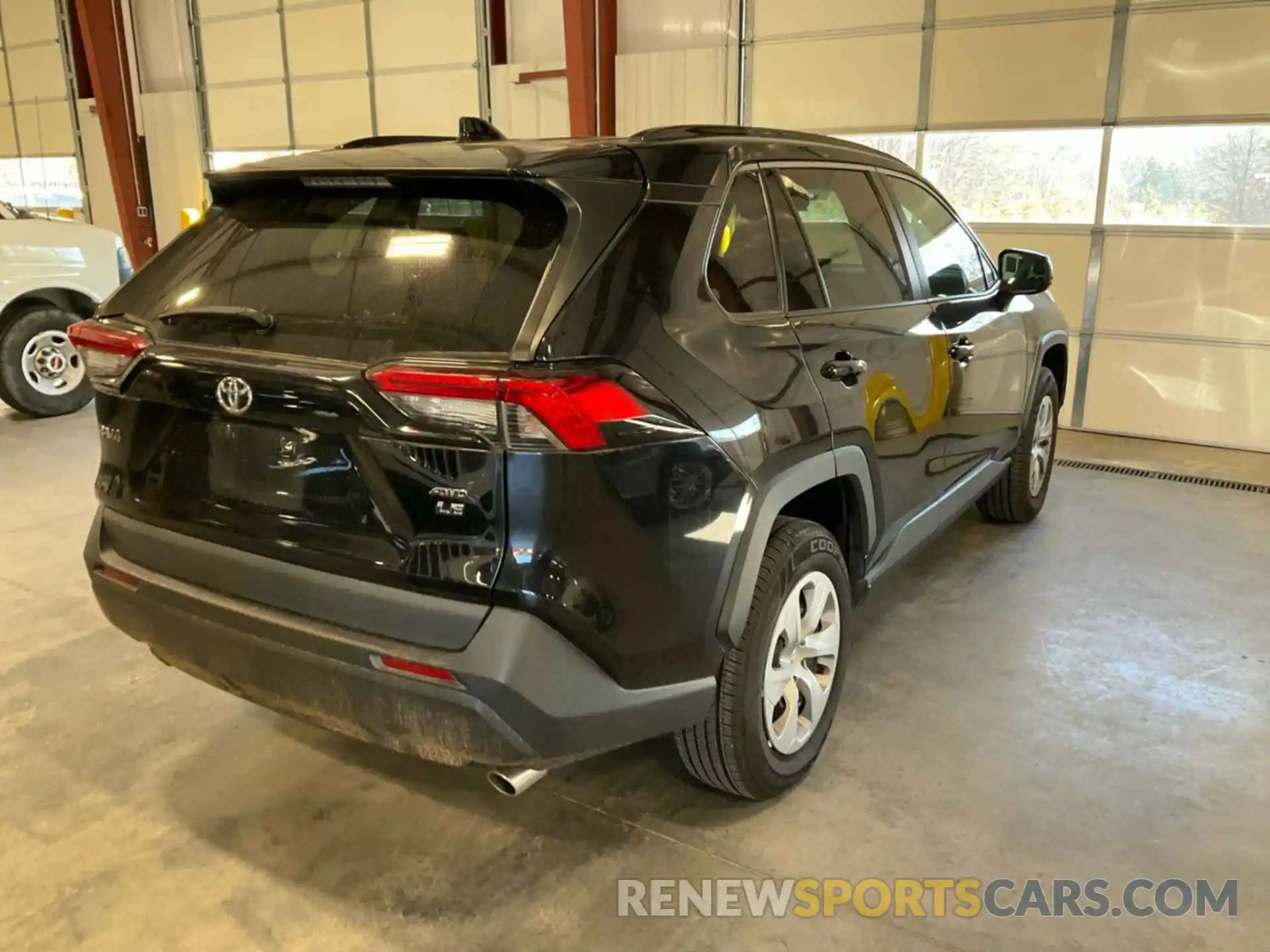 18 Photograph of a damaged car 2T3F1RFV0MW189197 TOYOTA RAV4 2021