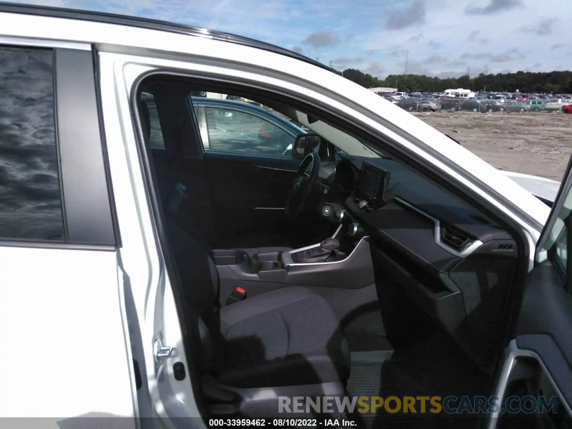 5 Photograph of a damaged car 2T3F1RFV0MW208539 TOYOTA RAV4 2021