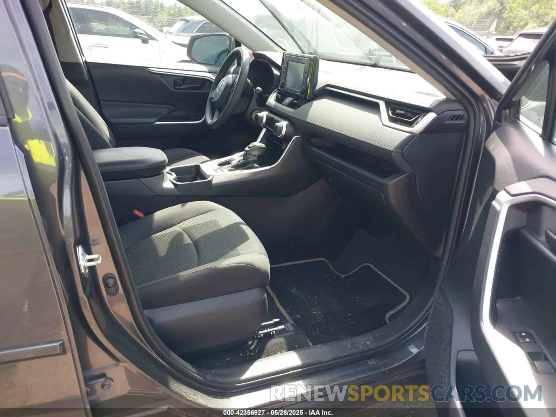 5 Photograph of a damaged car 2T3F1RFV1MW145404 TOYOTA RAV4 2021