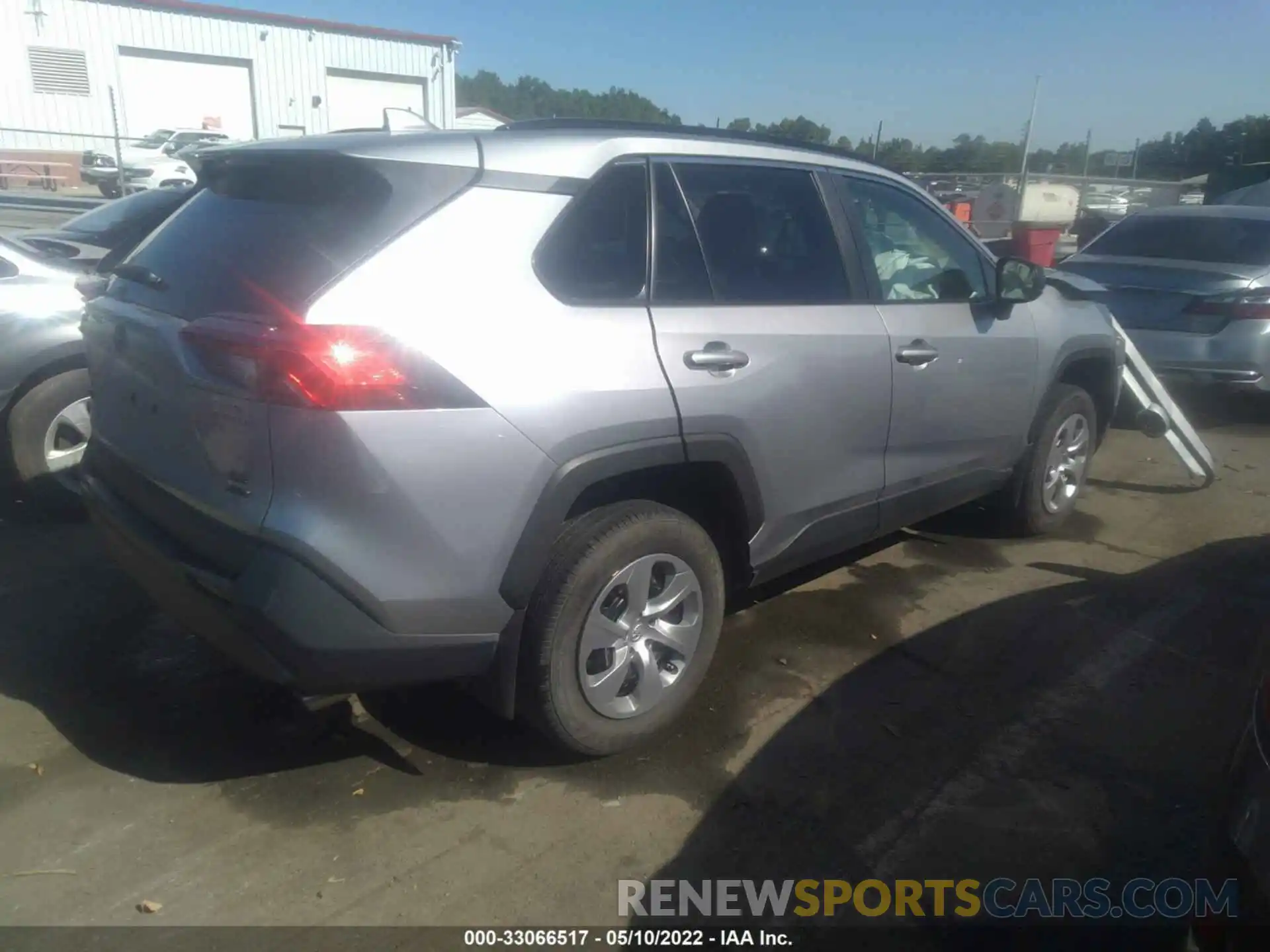 4 Photograph of a damaged car 2T3F1RFV2MC151472 TOYOTA RAV4 2021