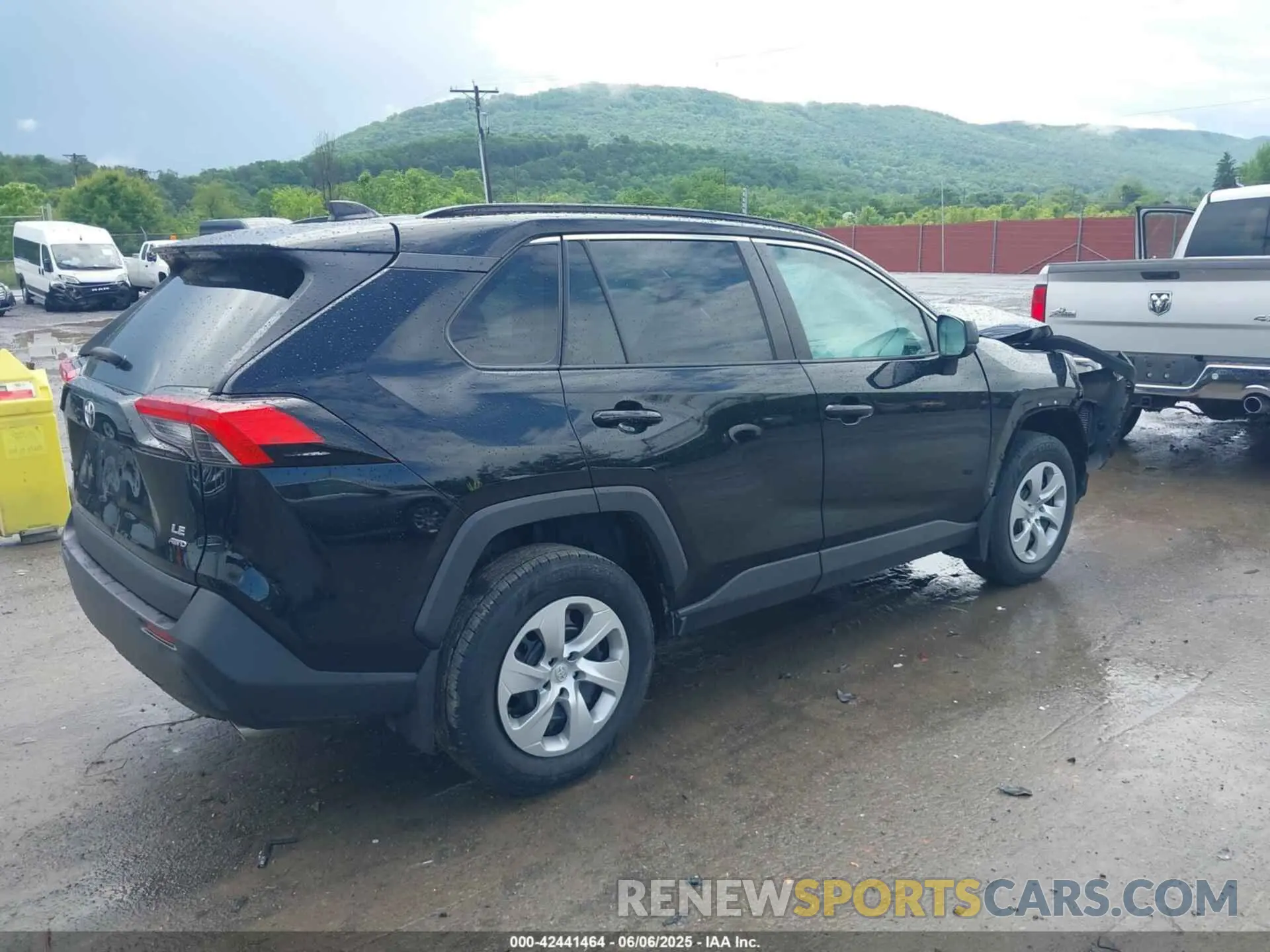4 Photograph of a damaged car 2T3F1RFV2MC152430 TOYOTA RAV4 2021