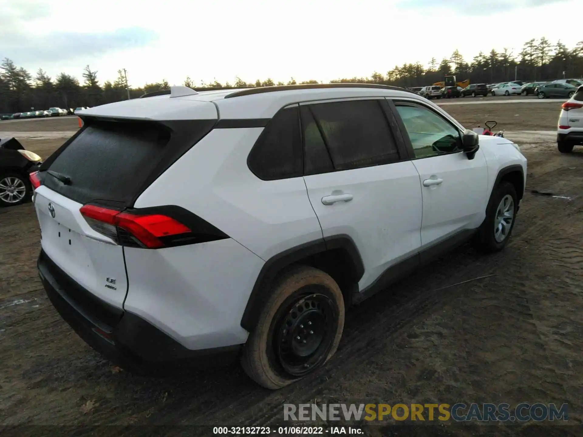 4 Photograph of a damaged car 2T3F1RFV2MC164058 TOYOTA RAV4 2021