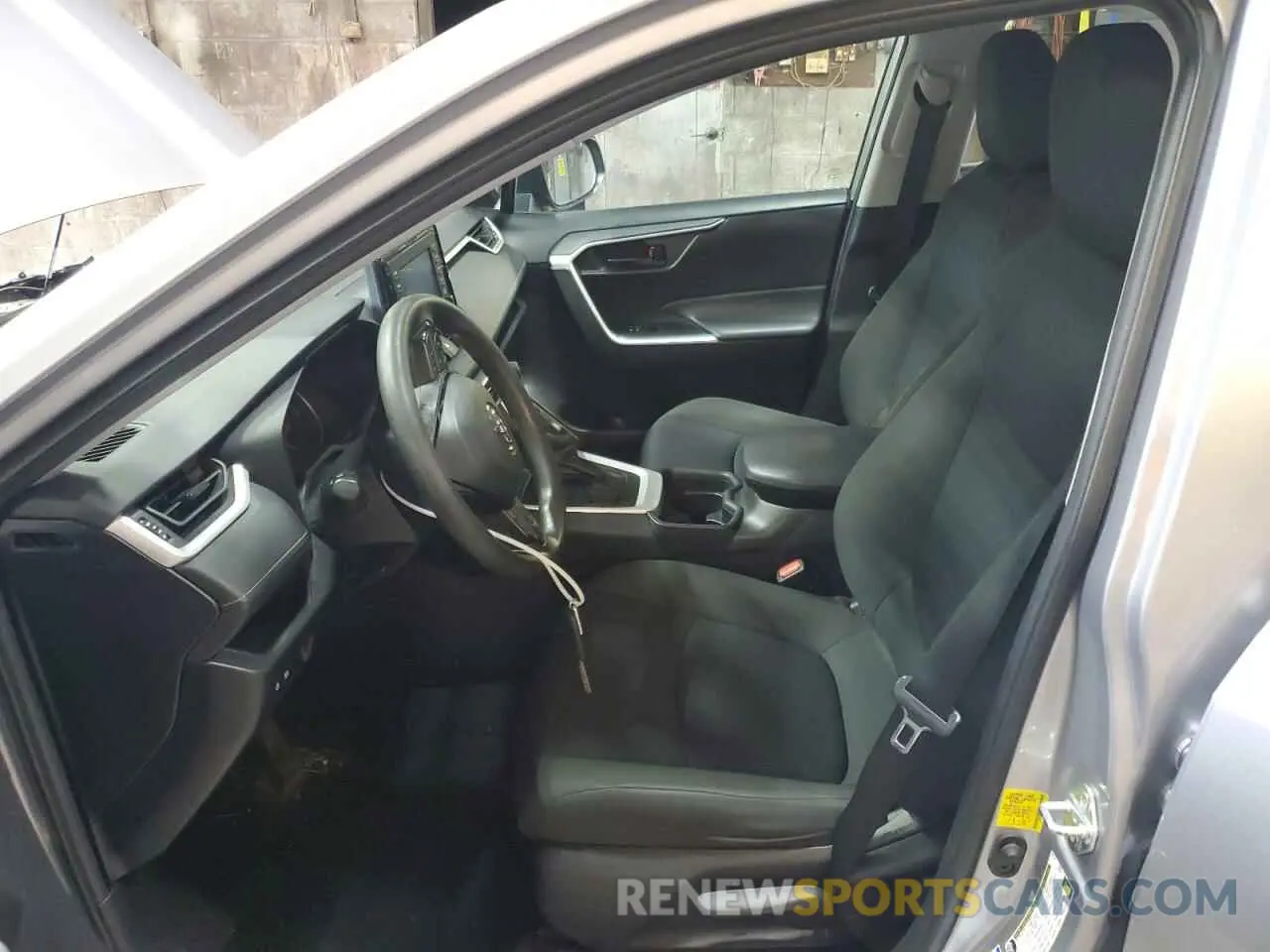 7 Photograph of a damaged car 2T3F1RFV2MC245352 TOYOTA RAV4 2021