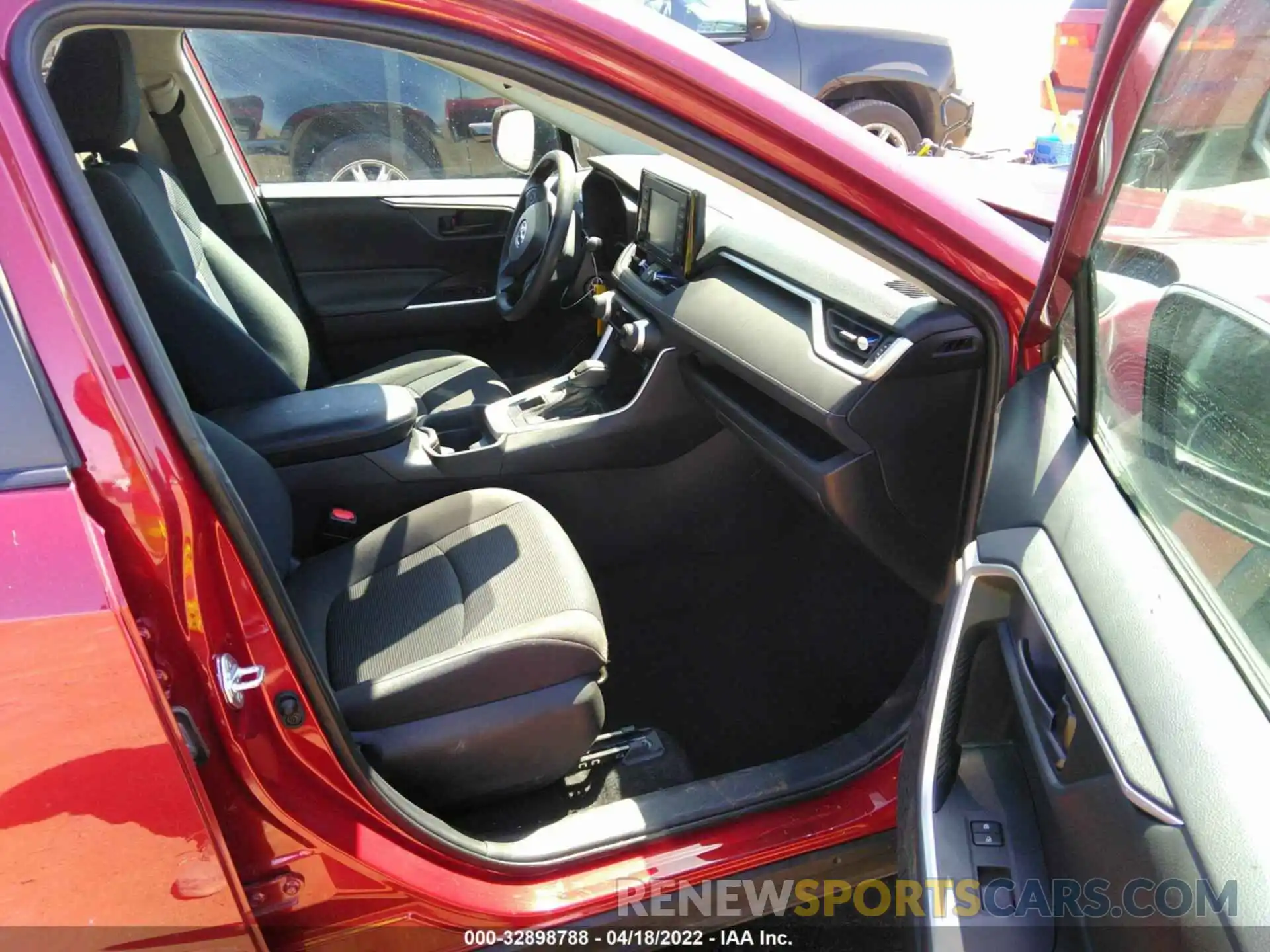 5 Photograph of a damaged car 2T3F1RFV3MW182292 TOYOTA RAV4 2021