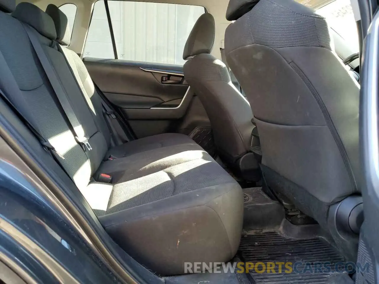 11 Photograph of a damaged car 2T3F1RFV4MW150225 TOYOTA RAV4 2021