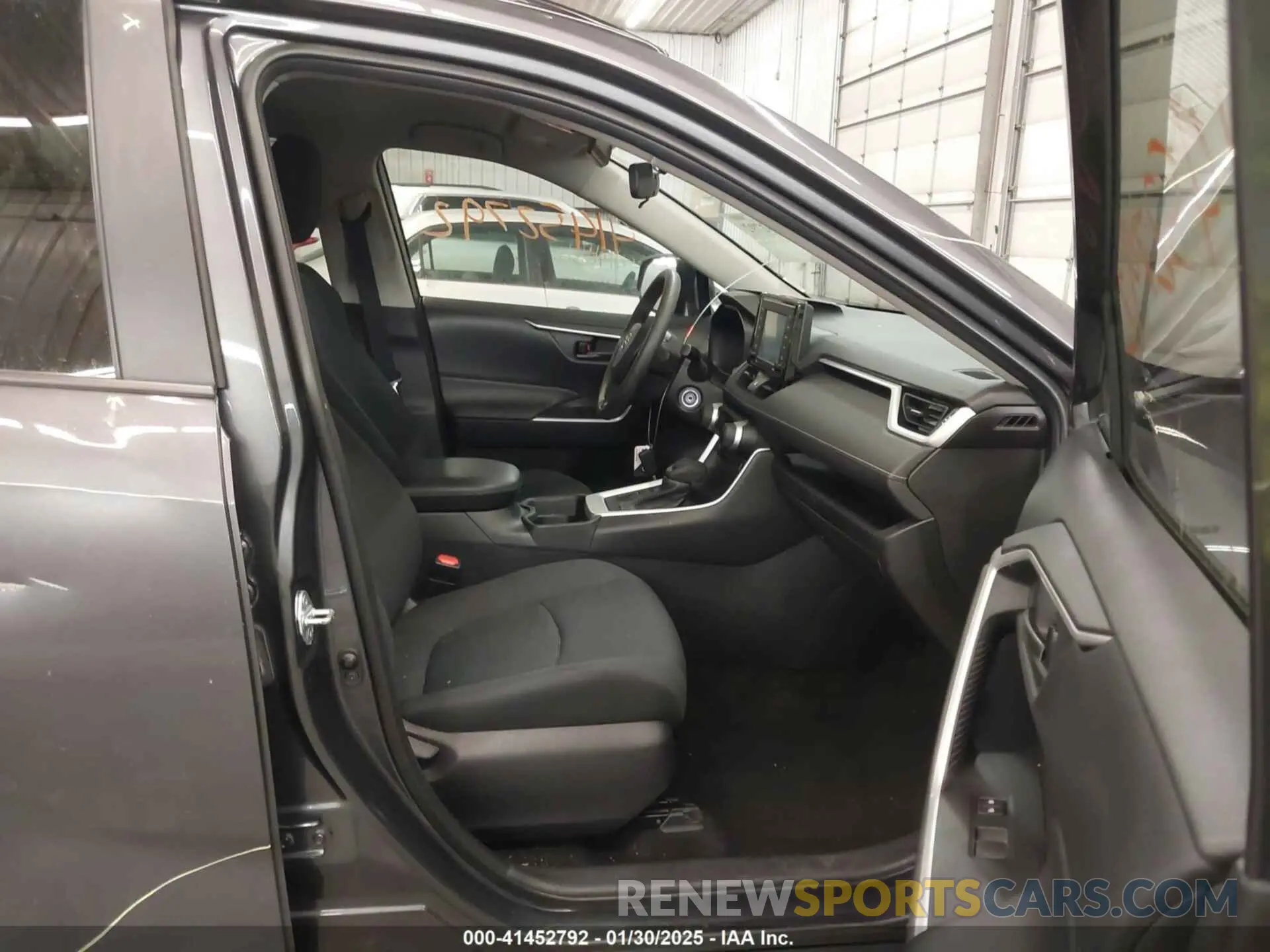 5 Photograph of a damaged car 2T3F1RFV4MW185783 TOYOTA RAV4 2021