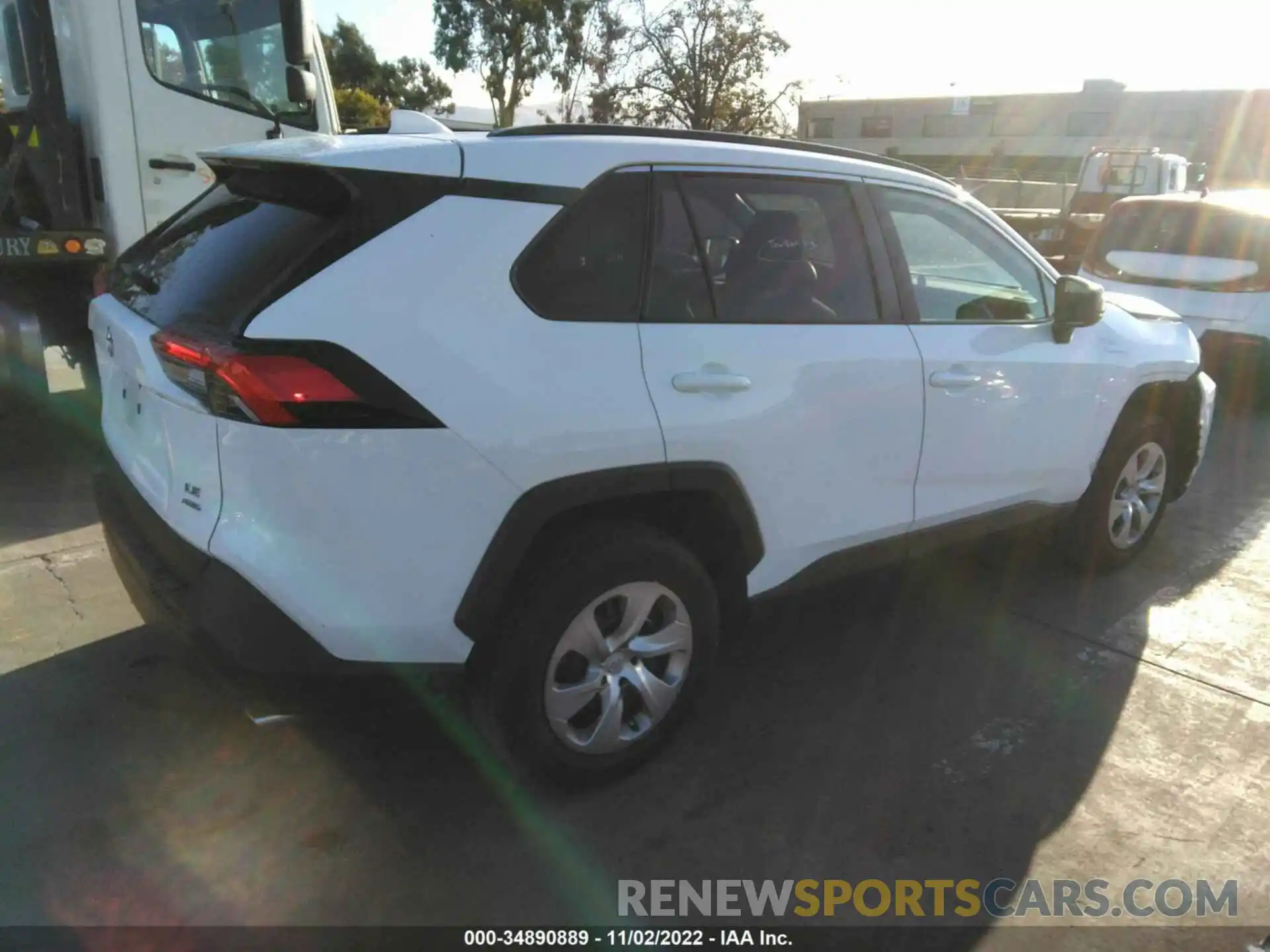 4 Photograph of a damaged car 2T3F1RFV6MW195182 TOYOTA RAV4 2021