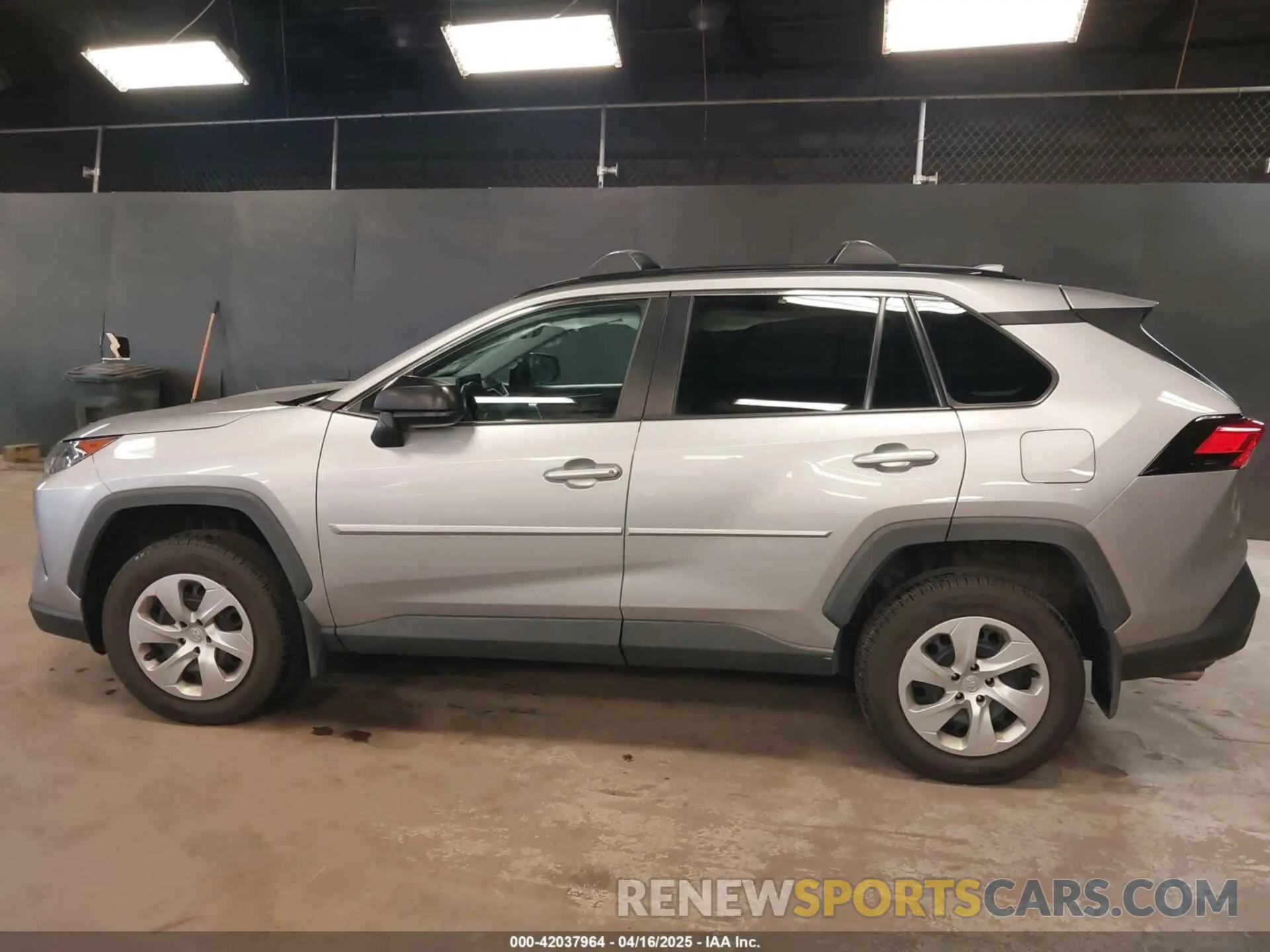 14 Photograph of a damaged car 2T3F1RFV8MW165102 TOYOTA RAV4 2021