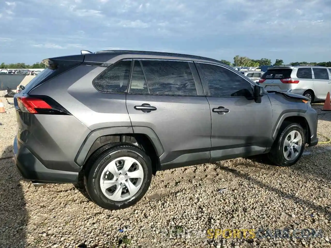 3 Photograph of a damaged car 2T3F1RFV9MW202464 TOYOTA RAV4 2021