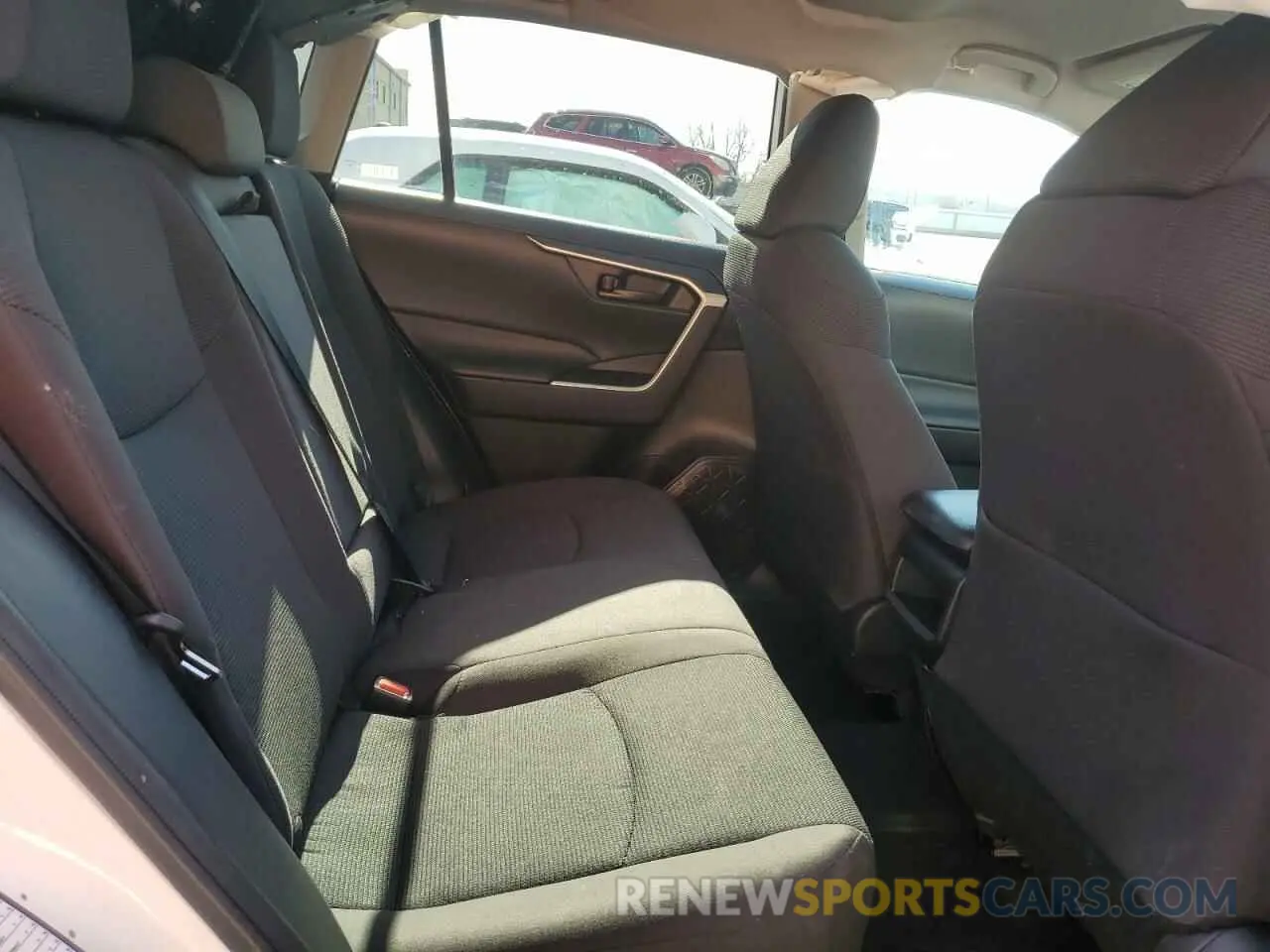 10 Photograph of a damaged car 2T3F1RFVXMW192012 TOYOTA RAV4 2021