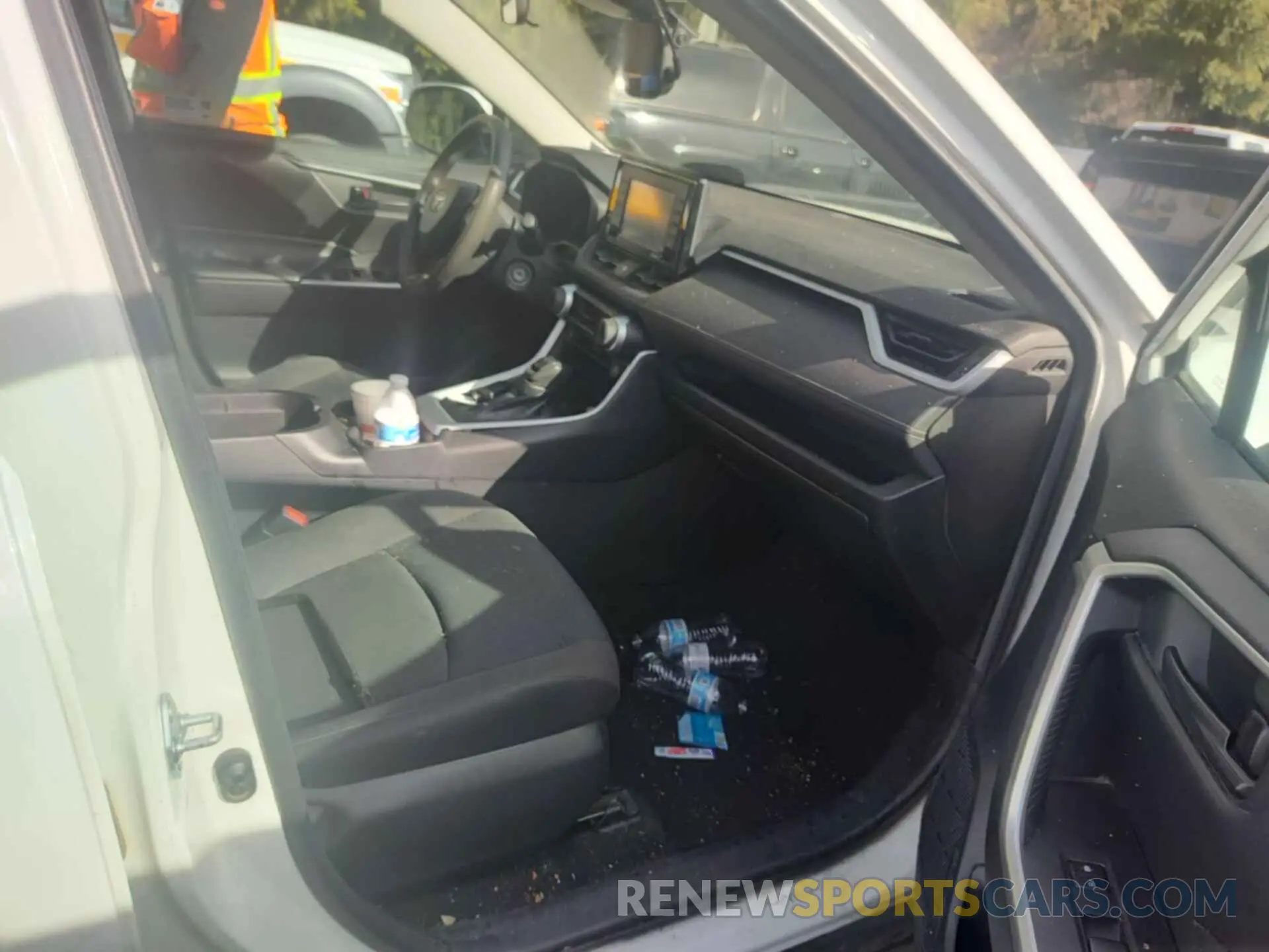 15 Photograph of a damaged car 2T3G1RFV0MC183017 TOYOTA RAV4 2021