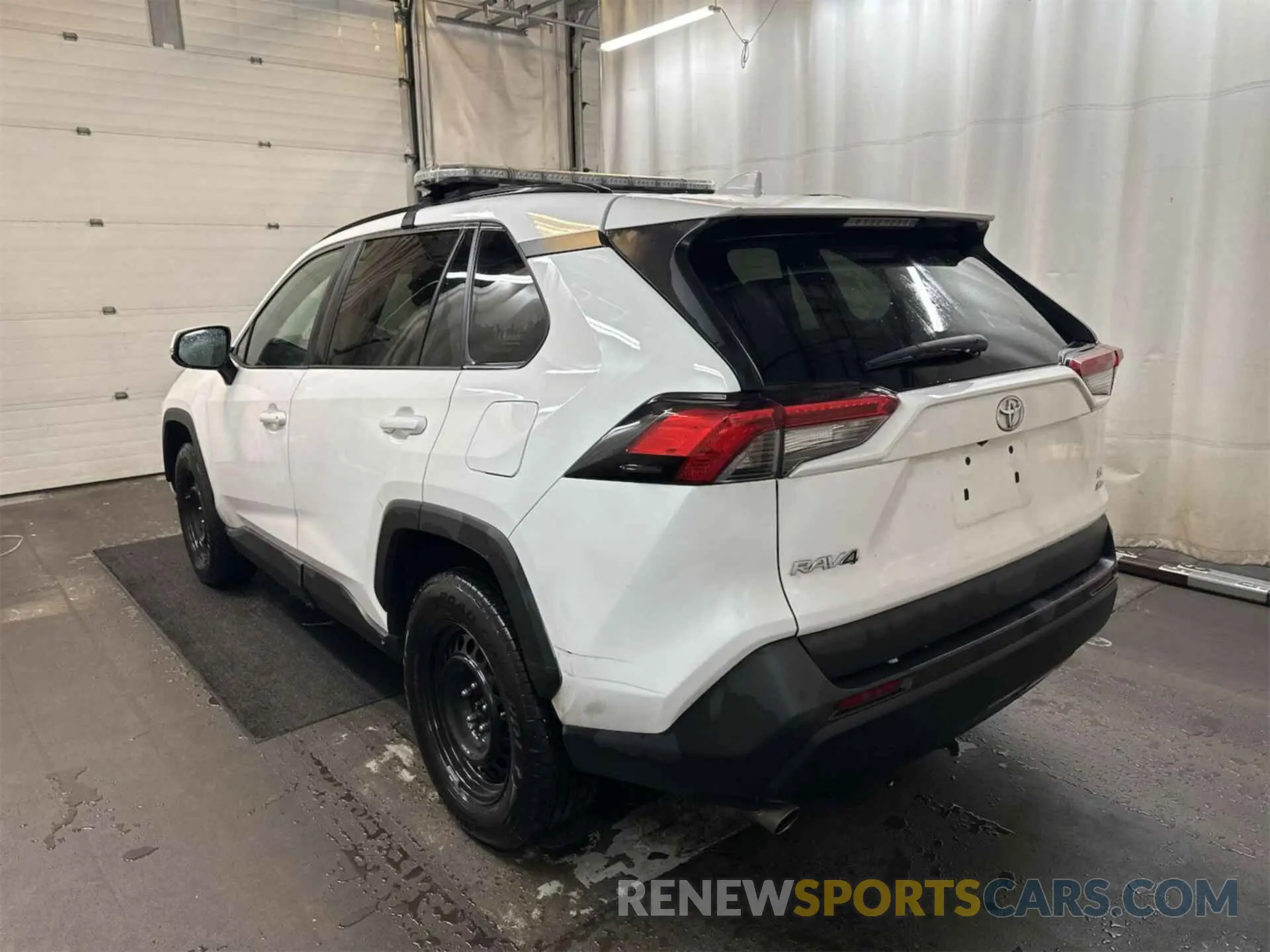 26 Photograph of a damaged car 2T3G1RFV0MC183017 TOYOTA RAV4 2021