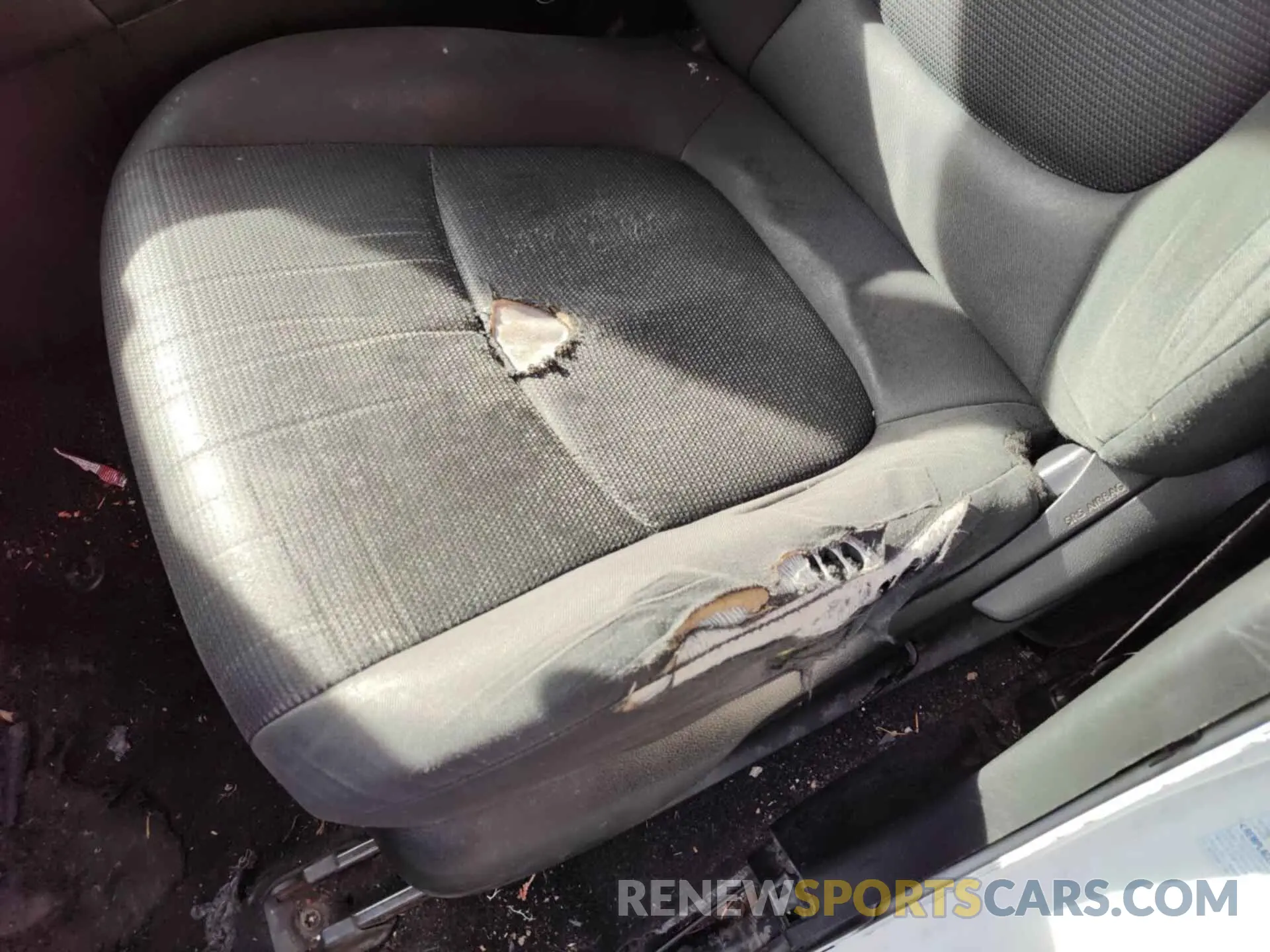28 Photograph of a damaged car 2T3G1RFV0MC183017 TOYOTA RAV4 2021
