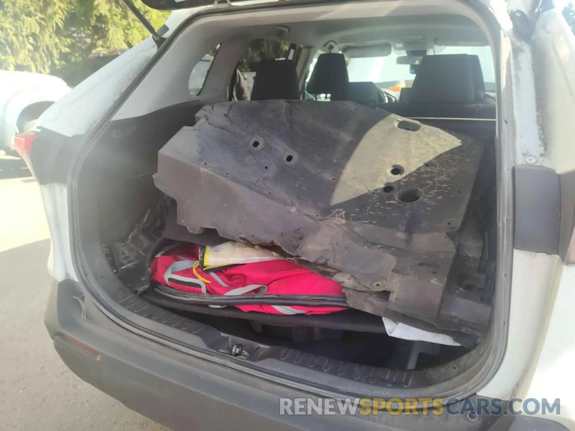 31 Photograph of a damaged car 2T3G1RFV0MC183017 TOYOTA RAV4 2021