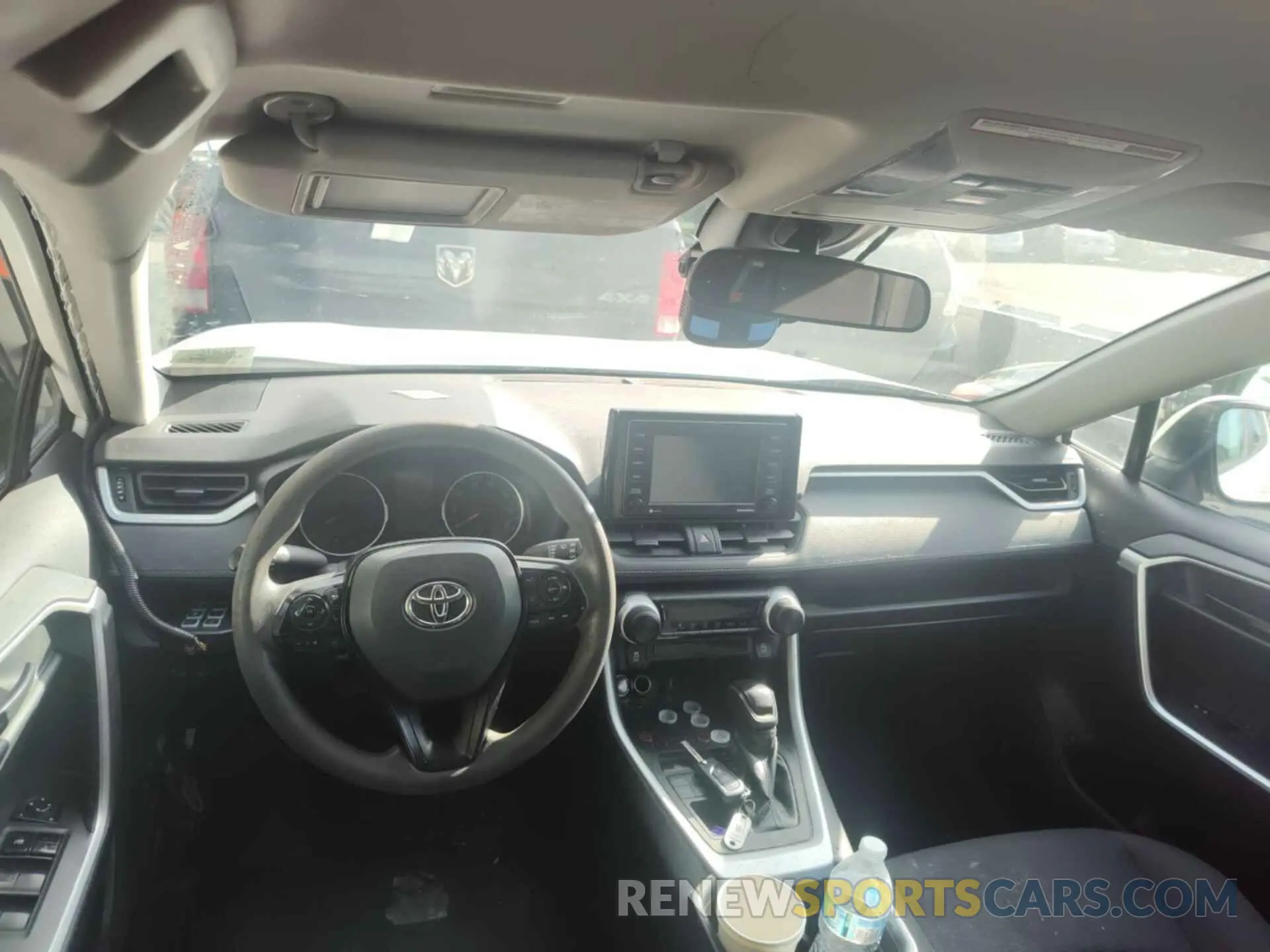 33 Photograph of a damaged car 2T3G1RFV0MC183017 TOYOTA RAV4 2021