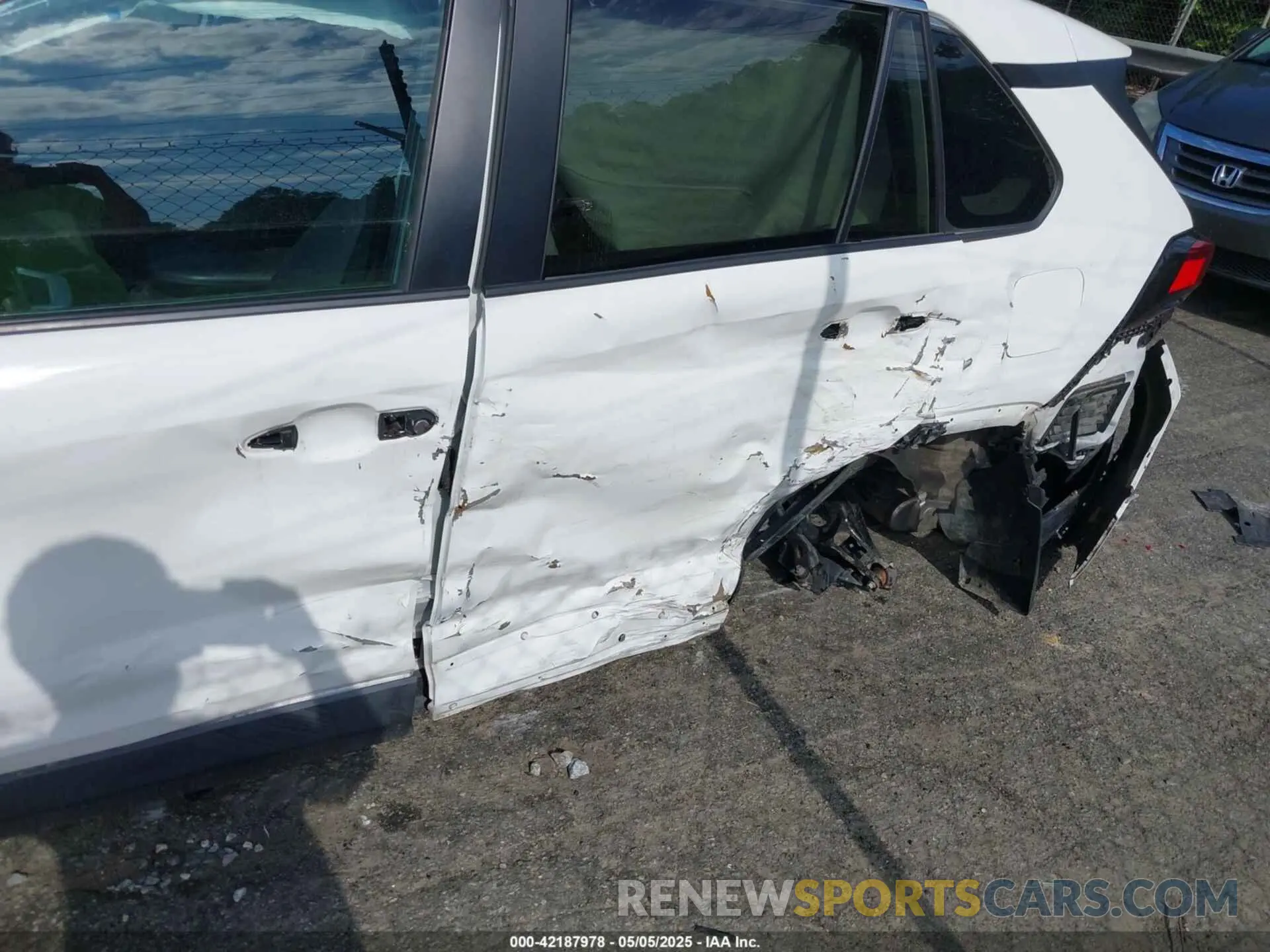 6 Photograph of a damaged car 2T3G1RFV1MW214483 TOYOTA RAV4 2021