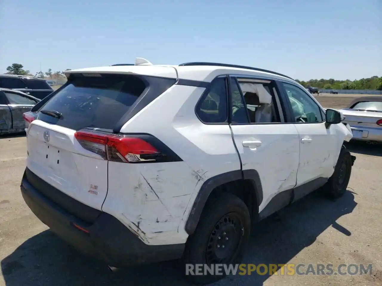 4 Photograph of a damaged car 2T3G1RFV2MW158540 TOYOTA RAV4 2021