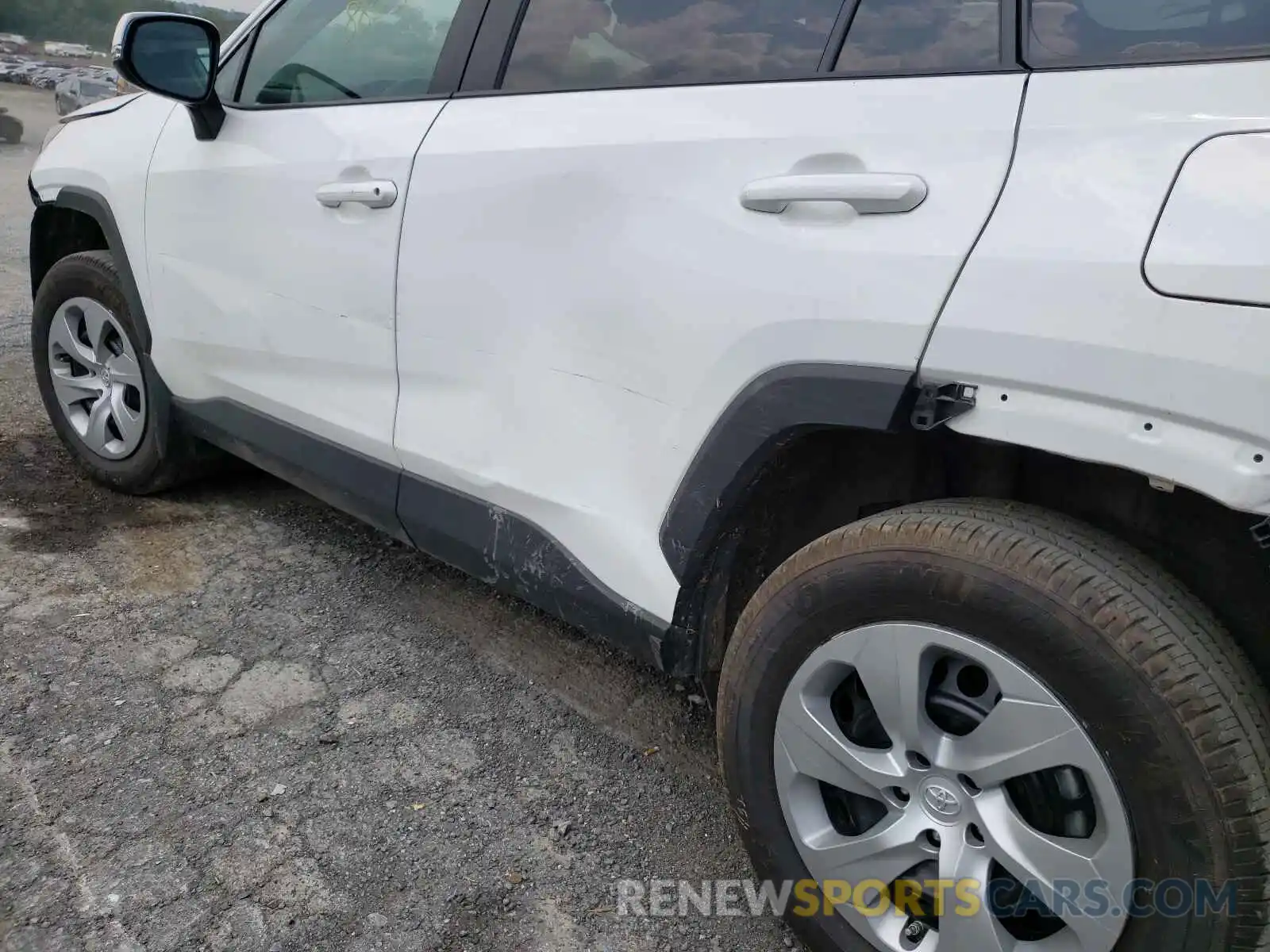 9 Photograph of a damaged car 2T3G1RFV3MC170133 TOYOTA RAV4 2021