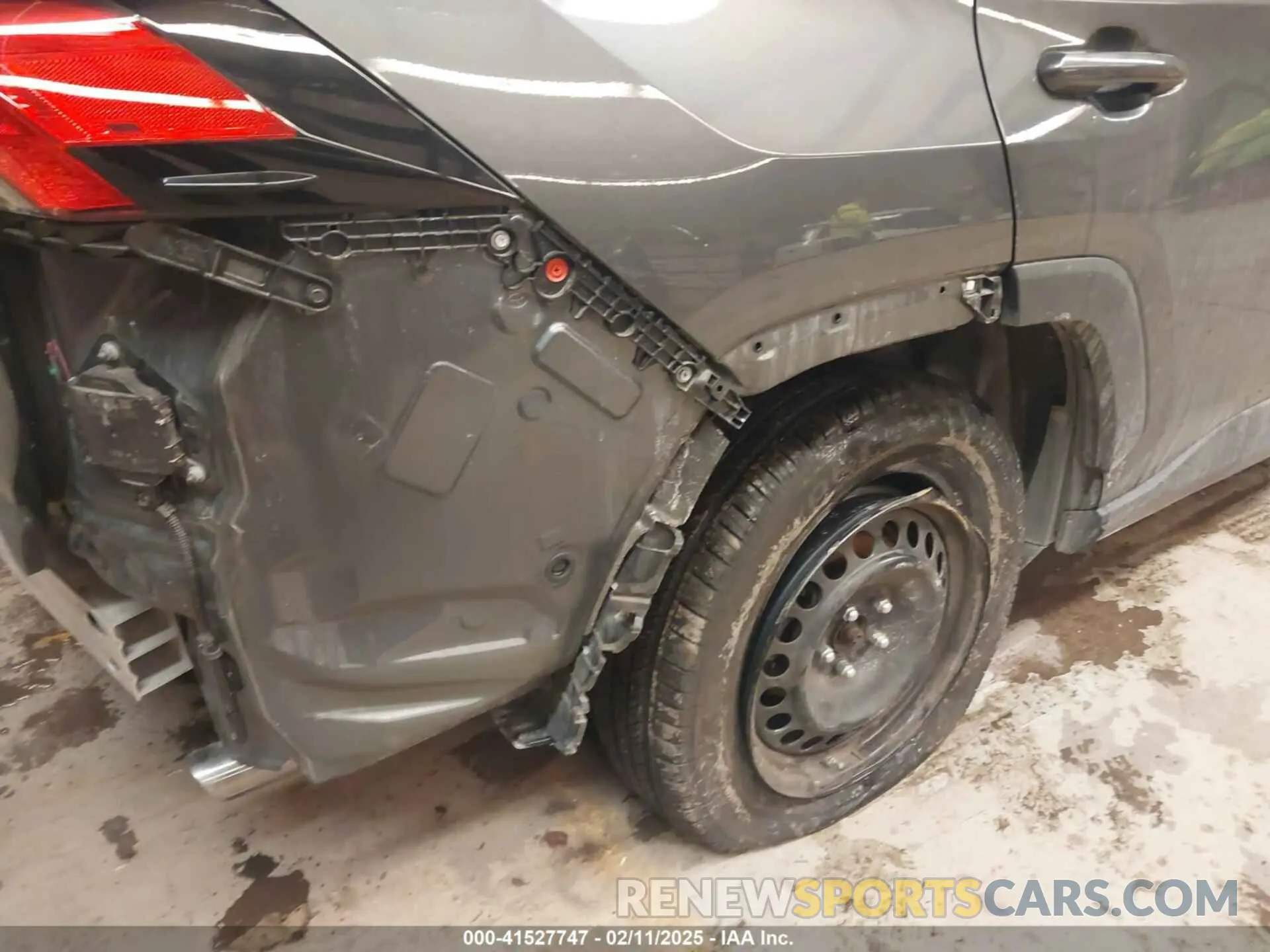 18 Photograph of a damaged car 2T3G1RFV6MC198377 TOYOTA RAV4 2021