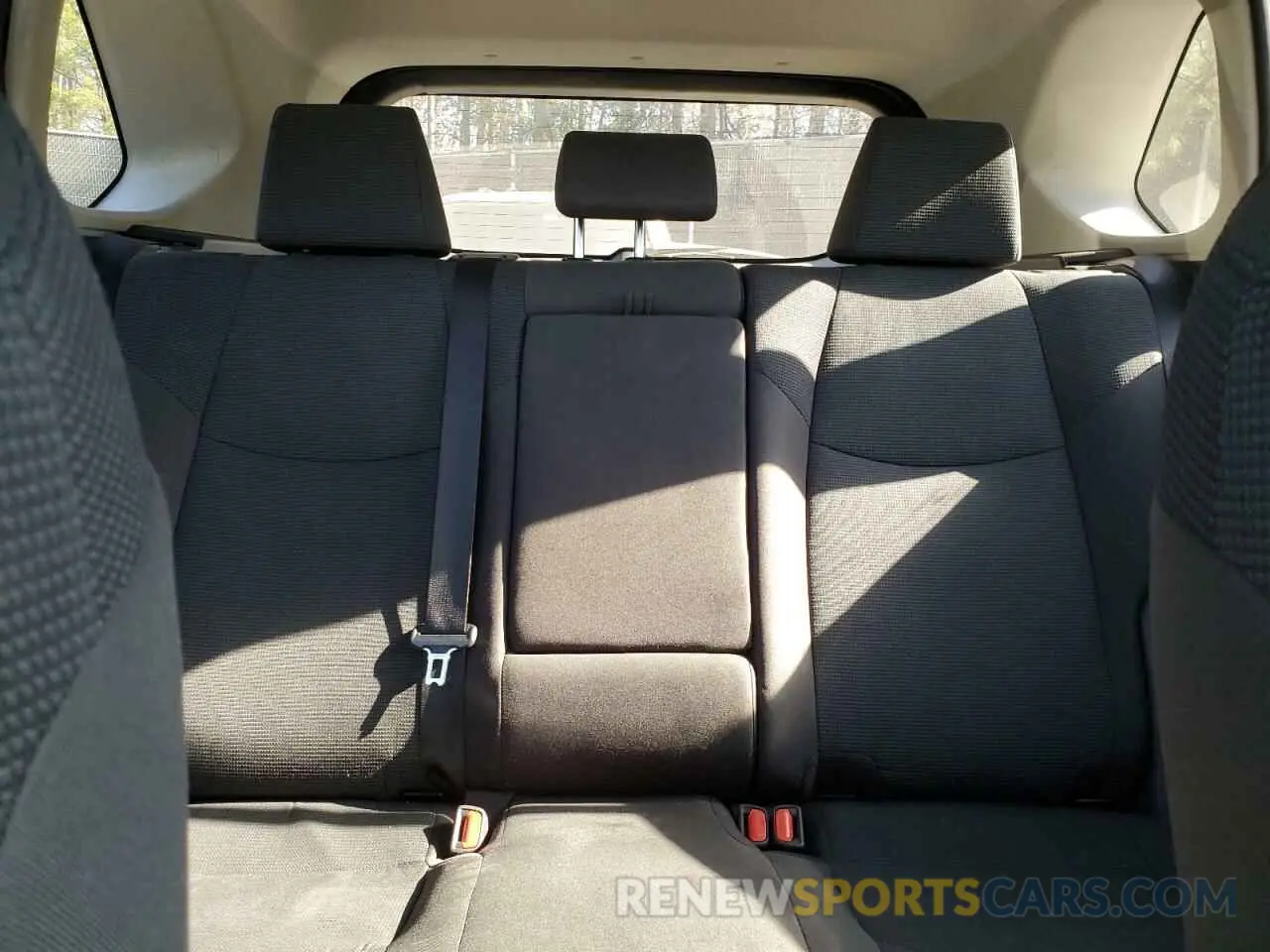 10 Photograph of a damaged car 2T3G1RFV6MW234082 TOYOTA RAV4 2021