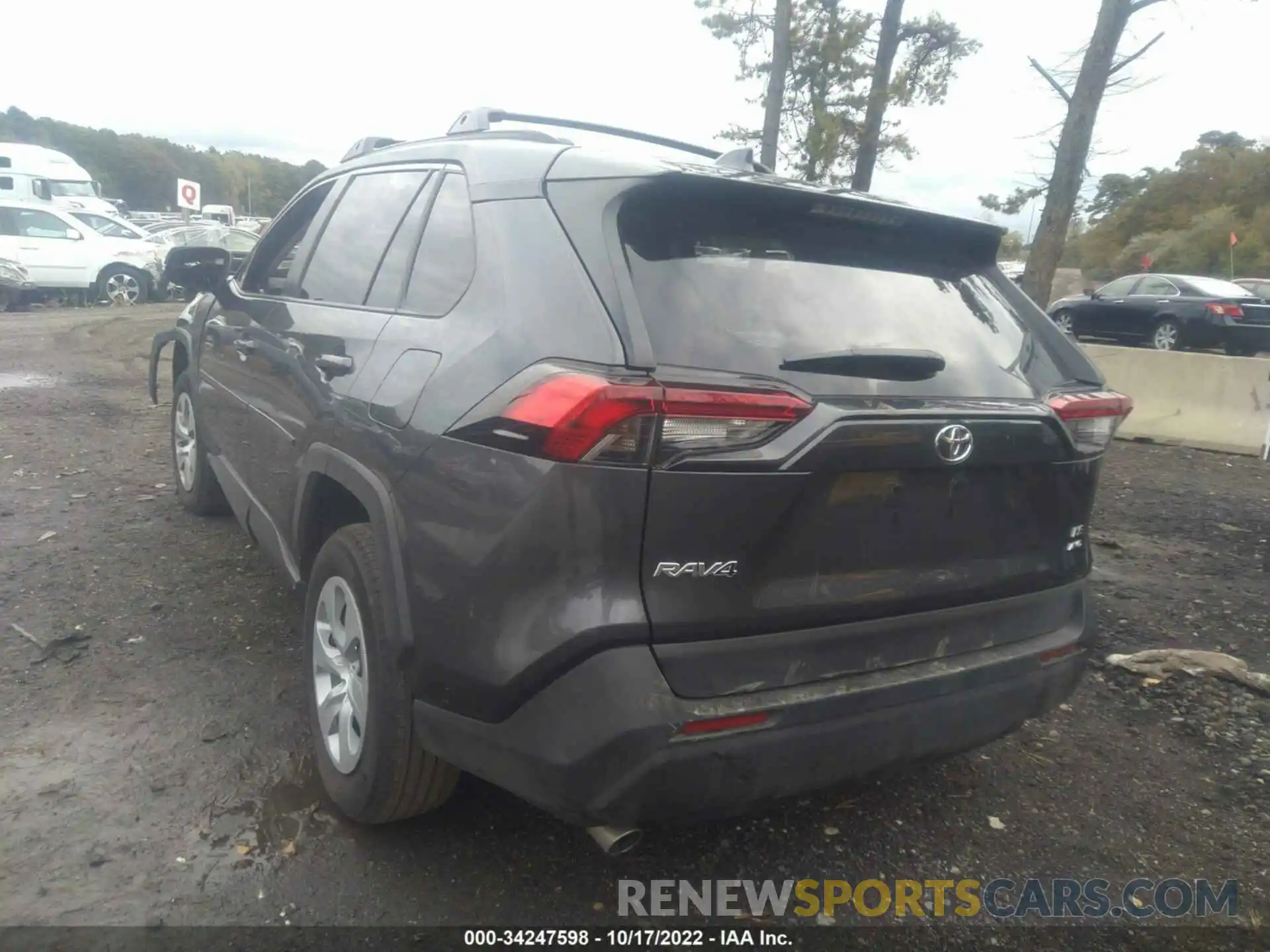 3 Photograph of a damaged car 2T3G1RFV9MC233087 TOYOTA RAV4 2021