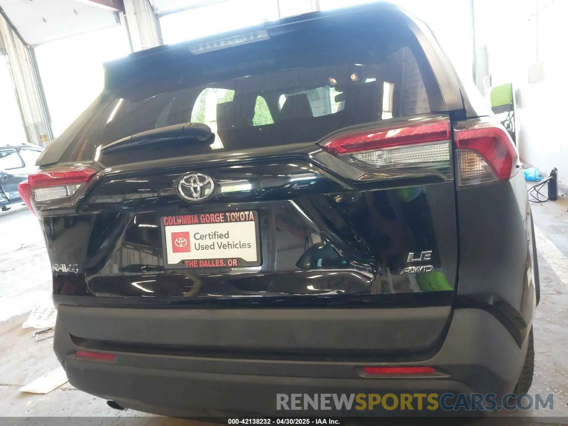 17 Photograph of a damaged car 2T3G1RFV9MC250665 TOYOTA RAV4 2021