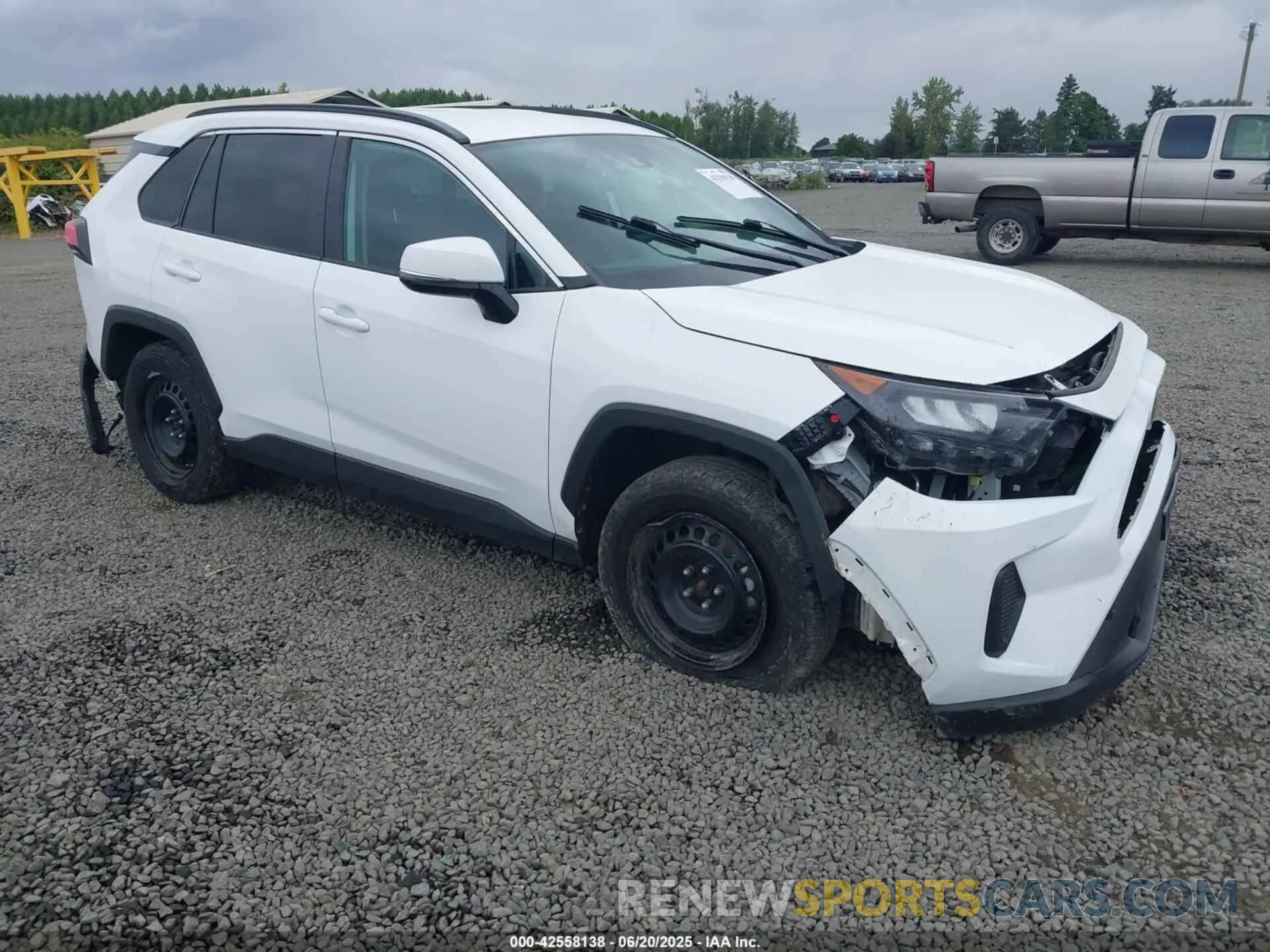1 Photograph of a damaged car 2T3G1RFVXMW217592 TOYOTA RAV4 2021