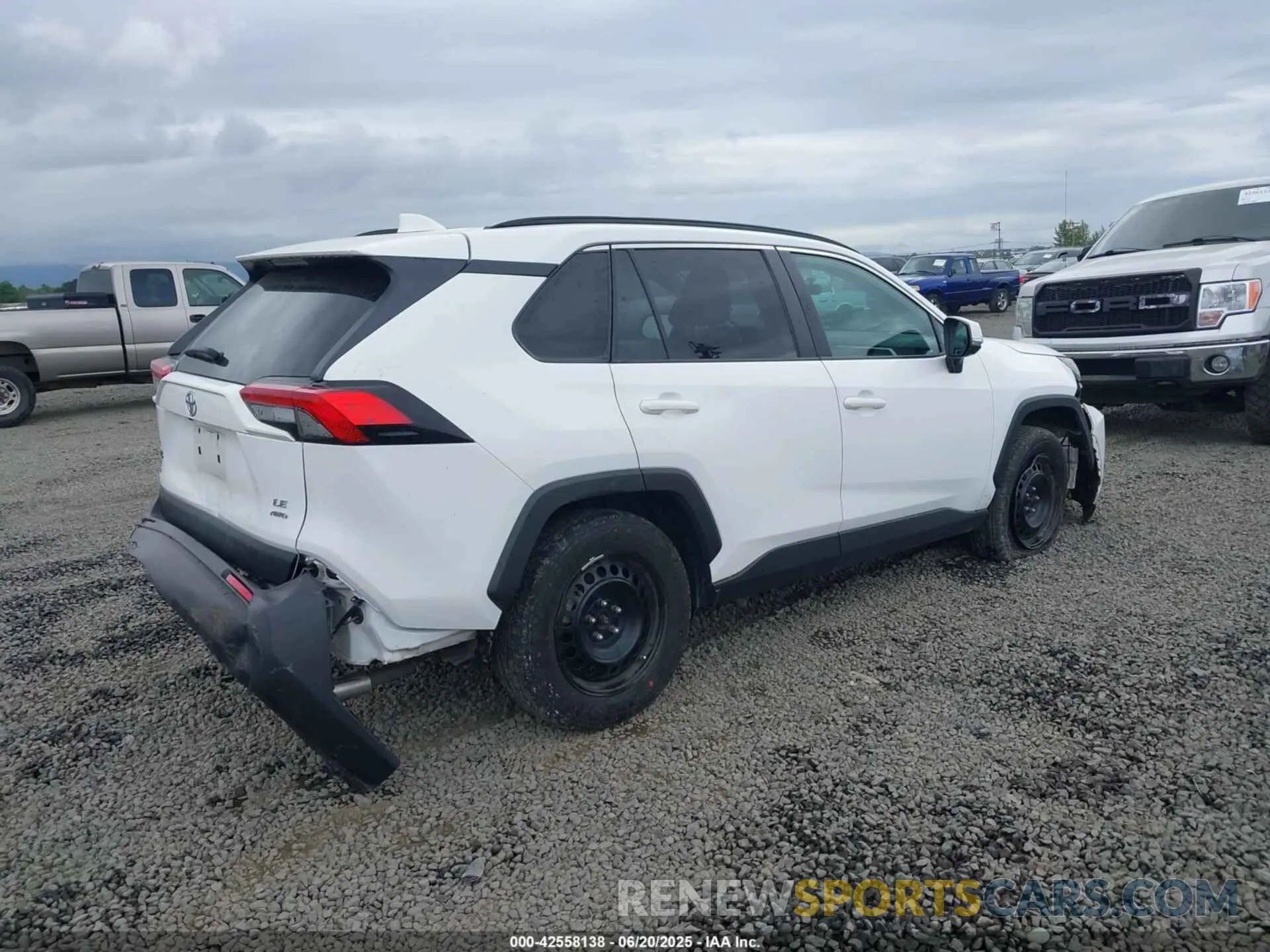 4 Photograph of a damaged car 2T3G1RFVXMW217592 TOYOTA RAV4 2021