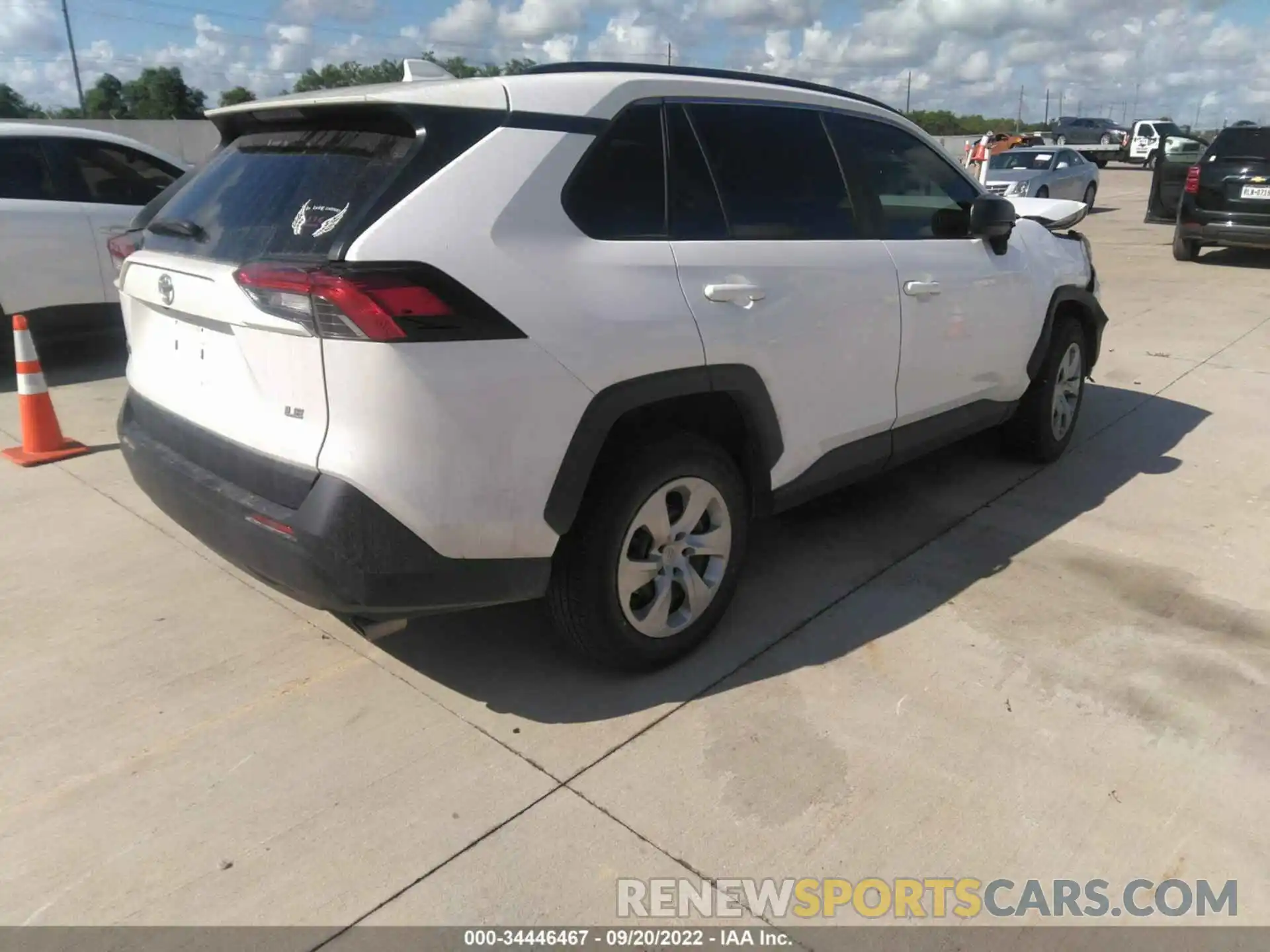 4 Photograph of a damaged car 2T3H1RFV0MC099395 TOYOTA RAV4 2021