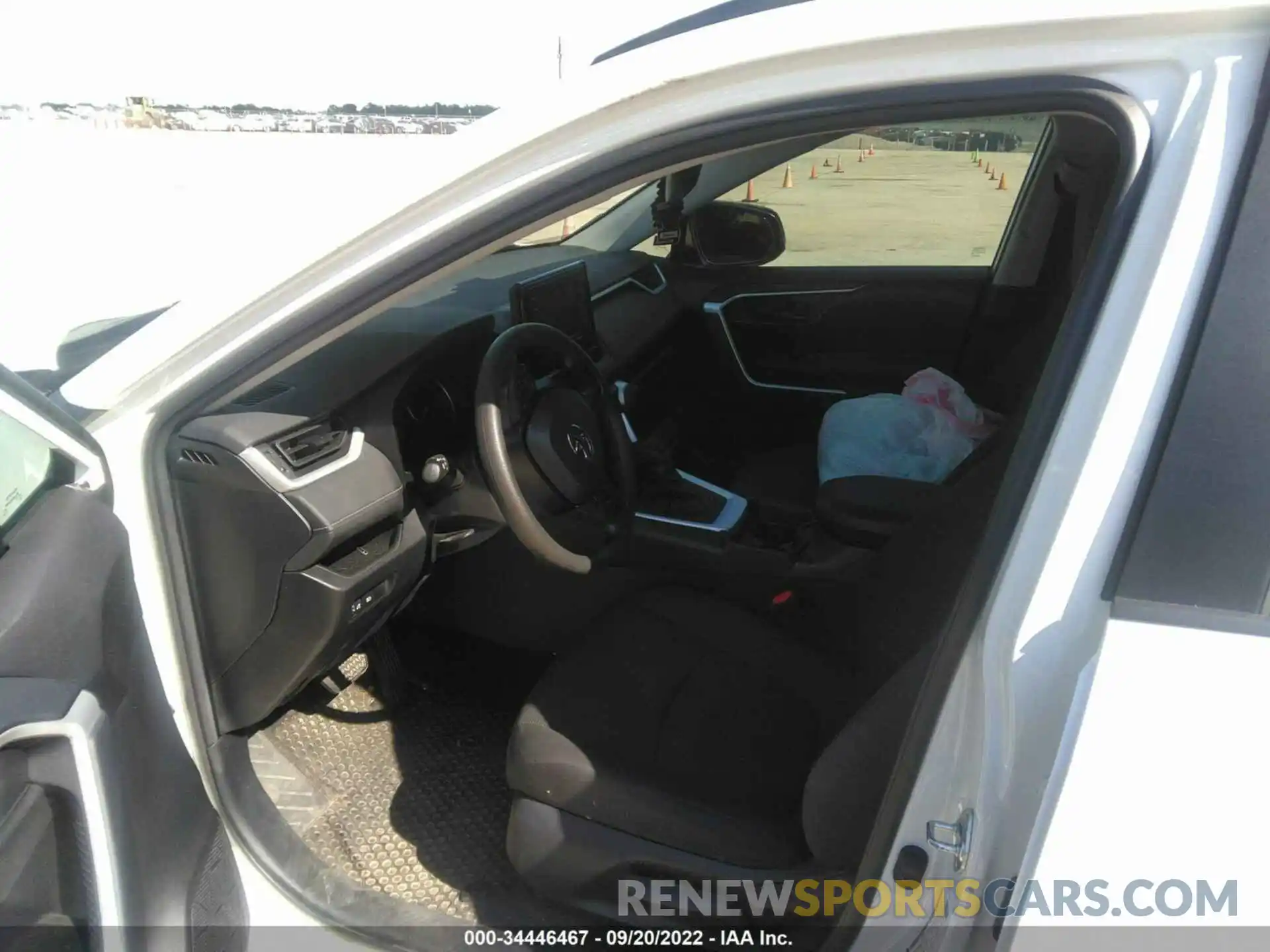 5 Photograph of a damaged car 2T3H1RFV0MC099395 TOYOTA RAV4 2021