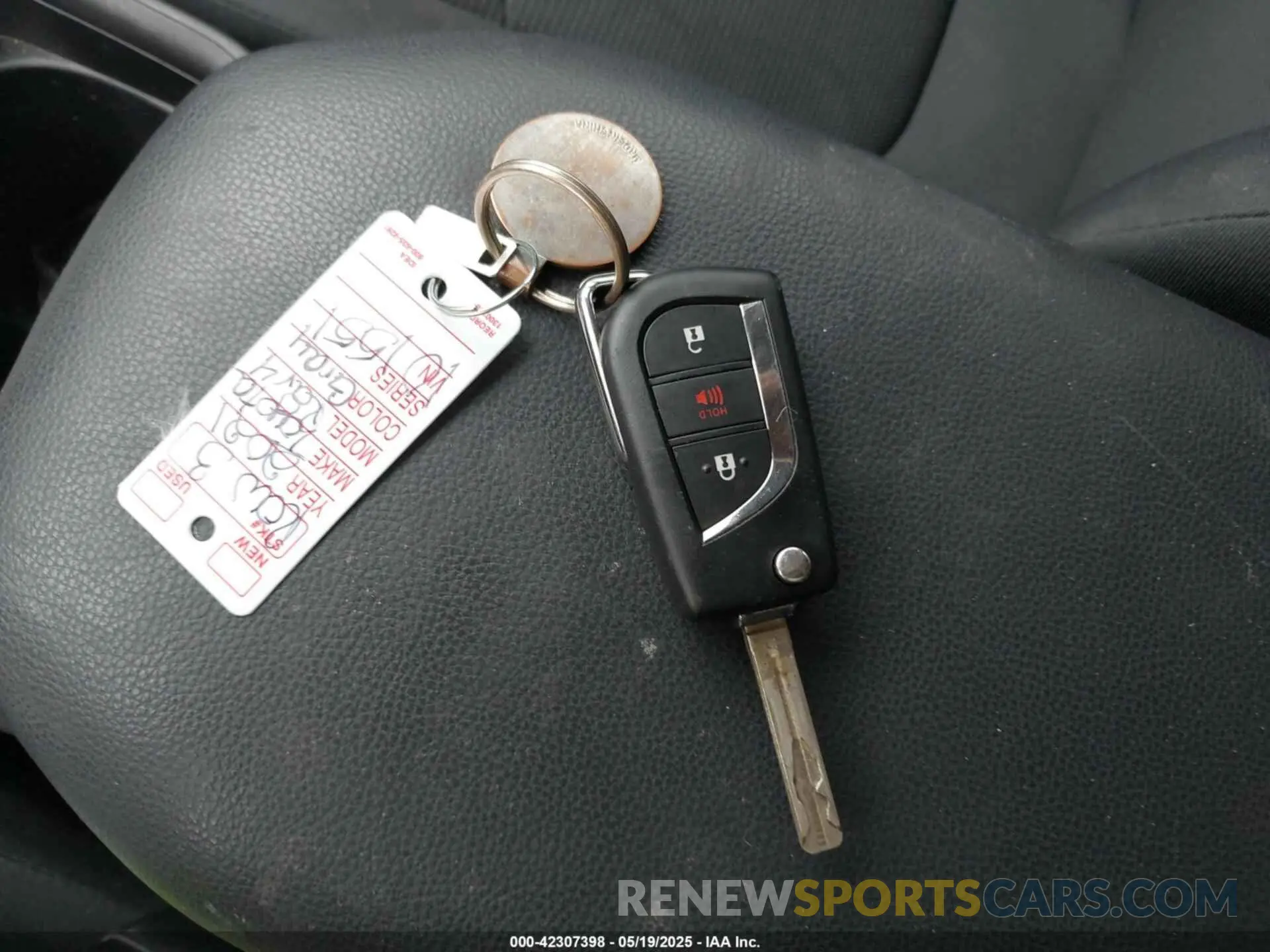11 Photograph of a damaged car 2T3H1RFV0MC101551 TOYOTA RAV4 2021