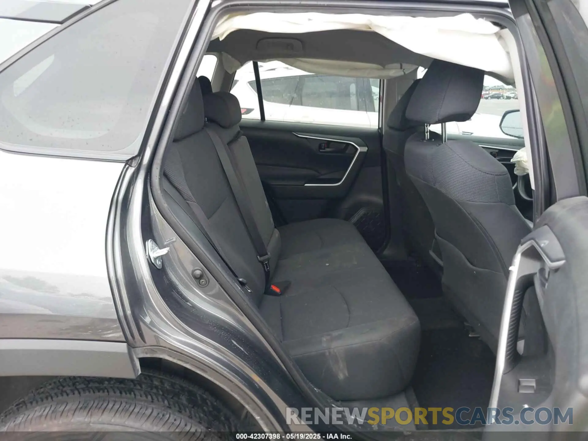 8 Photograph of a damaged car 2T3H1RFV0MC101551 TOYOTA RAV4 2021