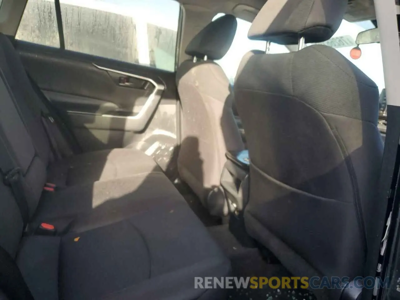 11 Photograph of a damaged car 2T3H1RFV0MC102621 TOYOTA RAV4 2021