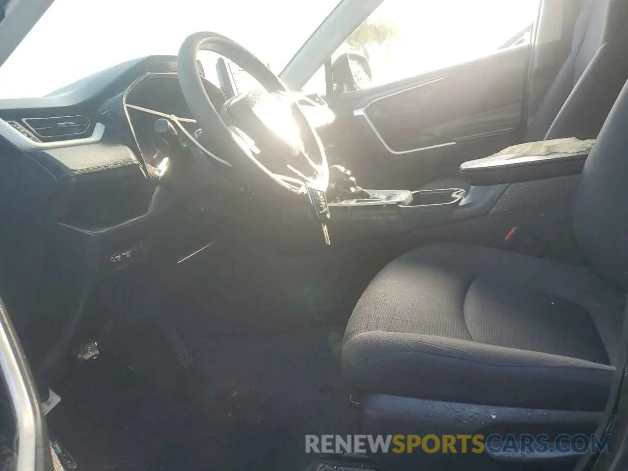 7 Photograph of a damaged car 2T3H1RFV0MC102621 TOYOTA RAV4 2021