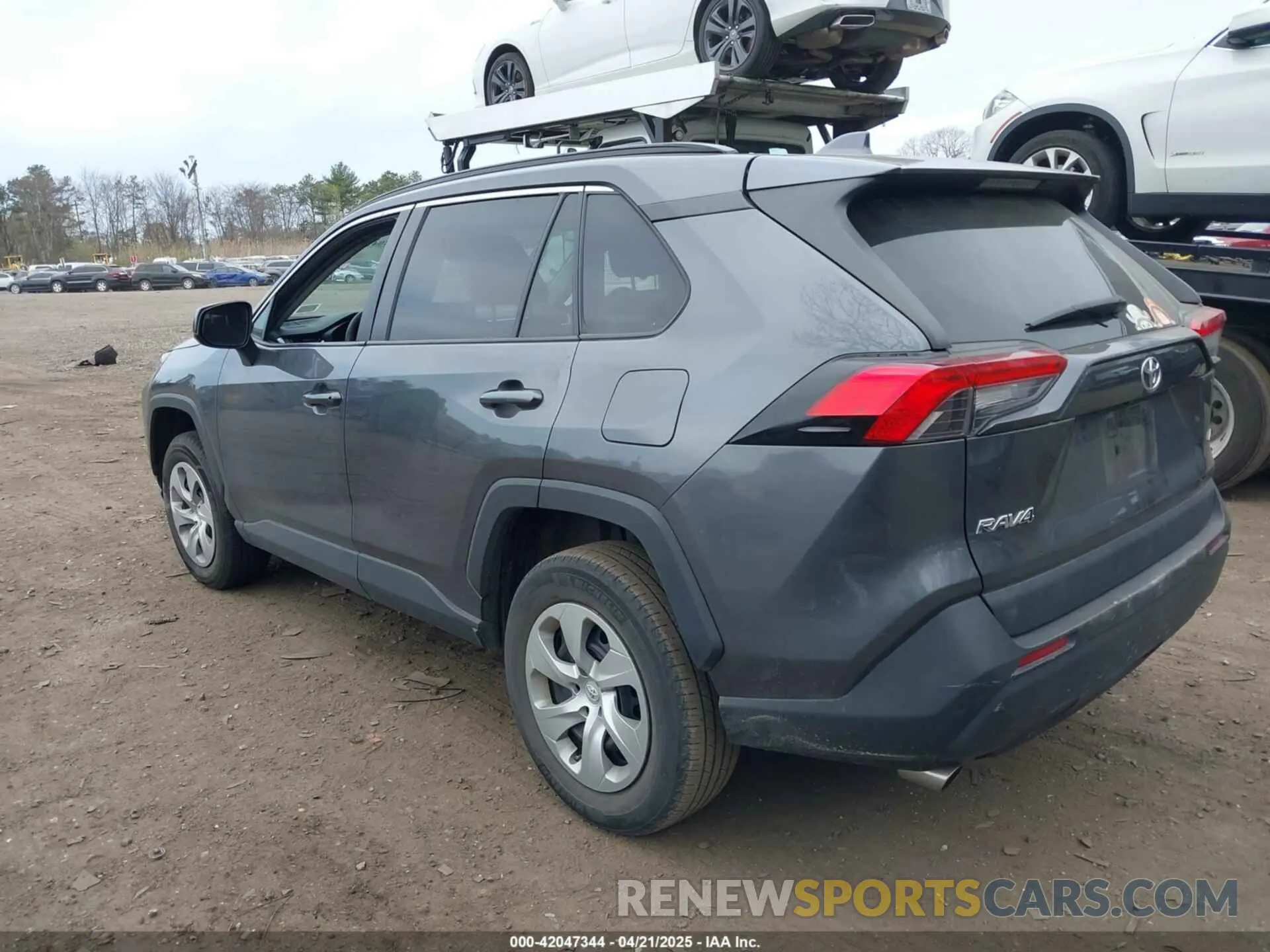 14 Photograph of a damaged car 2T3H1RFV0MC113733 TOYOTA RAV4 2021