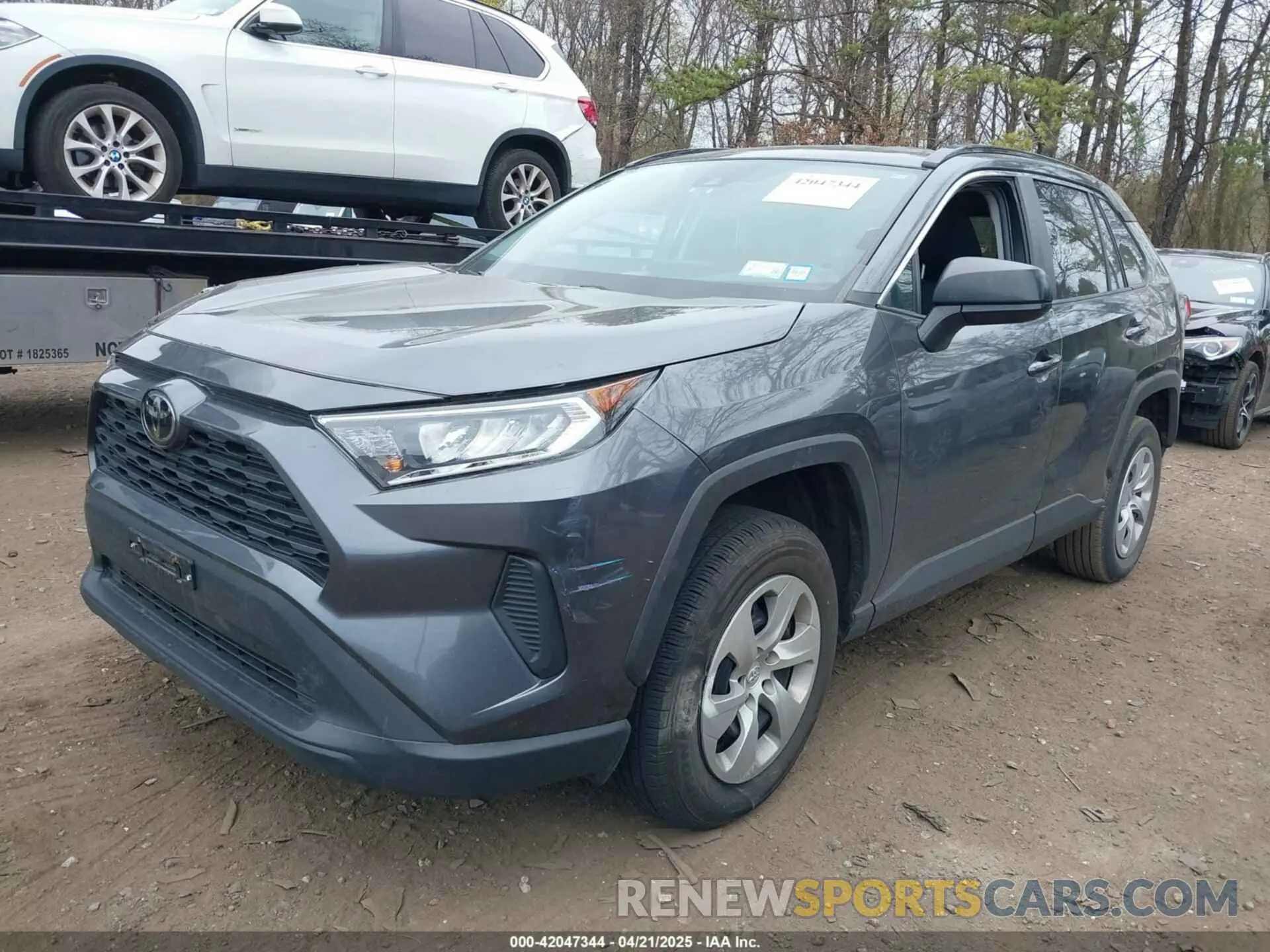 2 Photograph of a damaged car 2T3H1RFV0MC113733 TOYOTA RAV4 2021