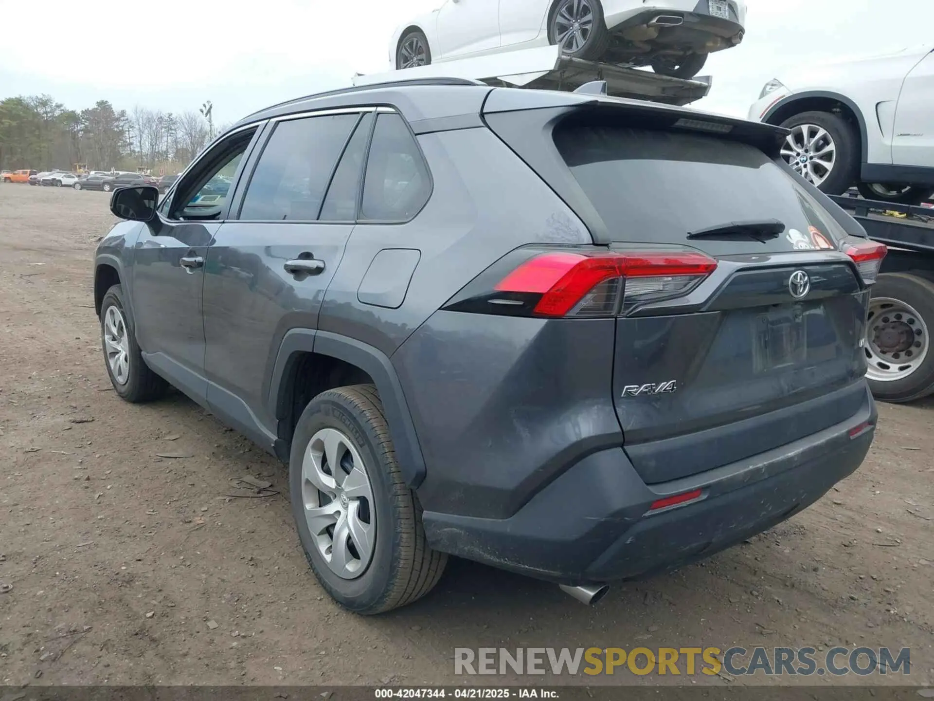 3 Photograph of a damaged car 2T3H1RFV0MC113733 TOYOTA RAV4 2021