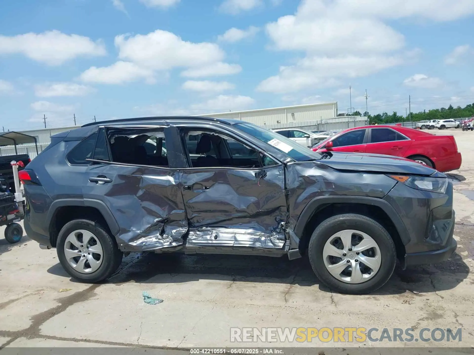 13 Photograph of a damaged car 2T3H1RFV0MC113912 TOYOTA RAV4 2021